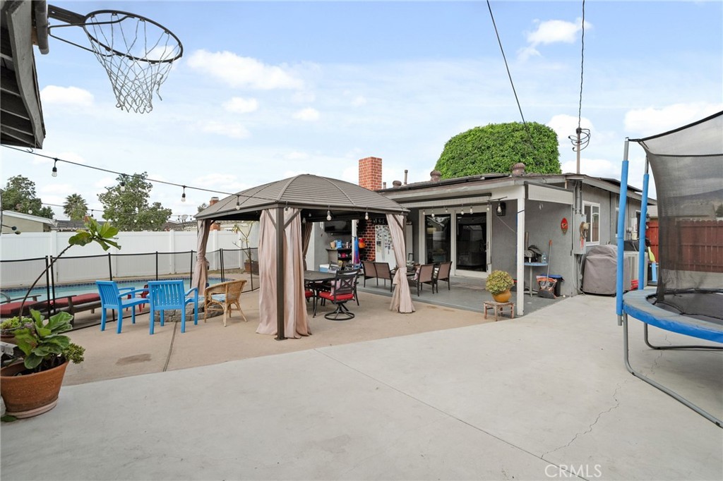 808 W Woodcroft Avenue