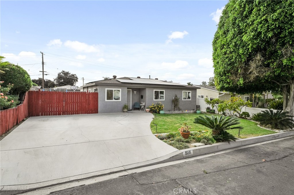 808 W Woodcroft Avenue