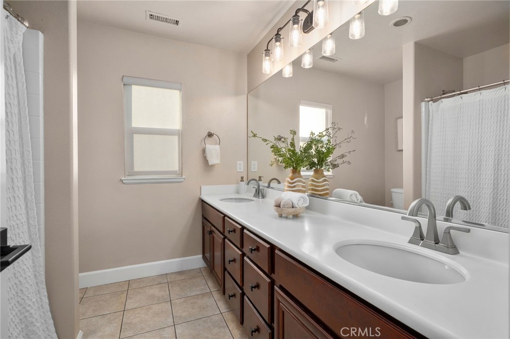 5725 Newmarket