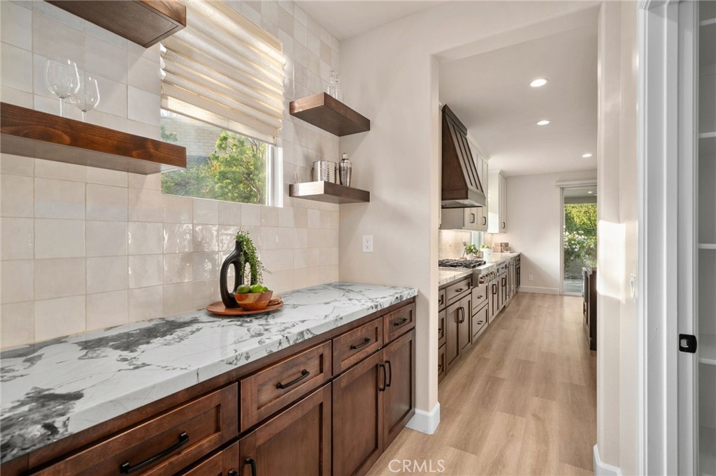 5725 Newmarket