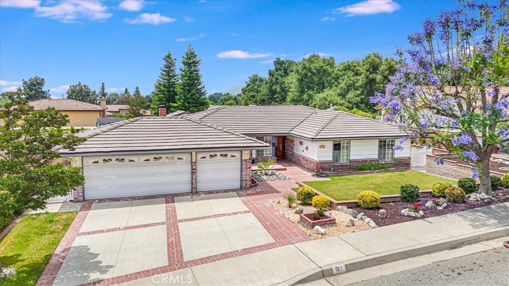 121 Glengrove Avenue