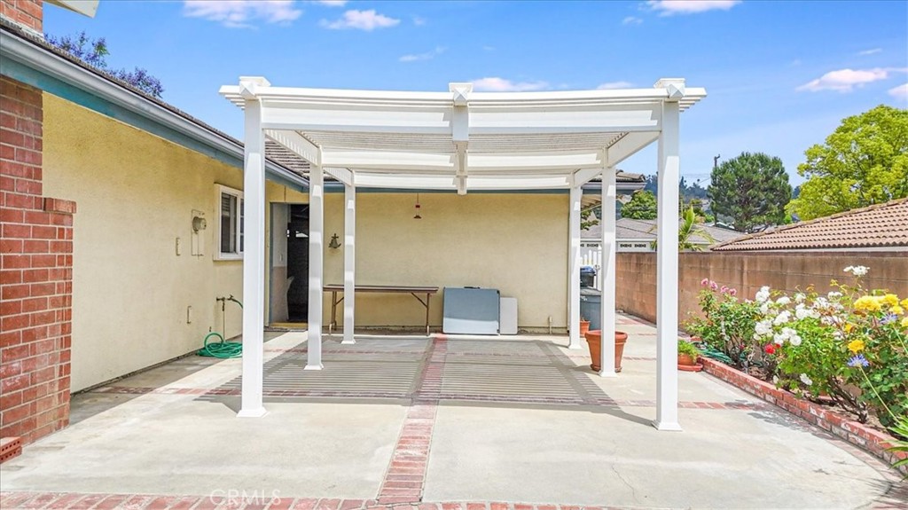 121 Glengrove Avenue