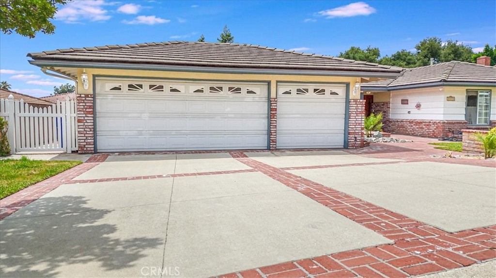 121 Glengrove Avenue