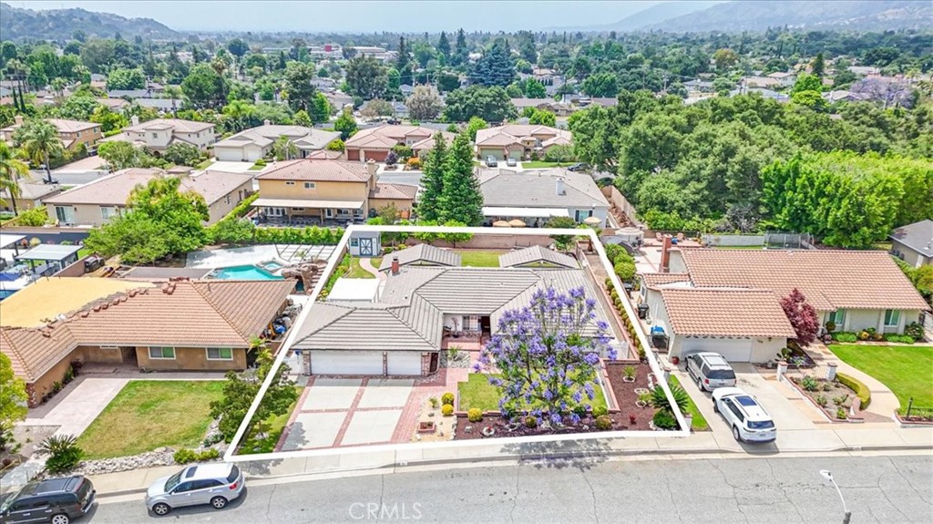 121 Glengrove Avenue