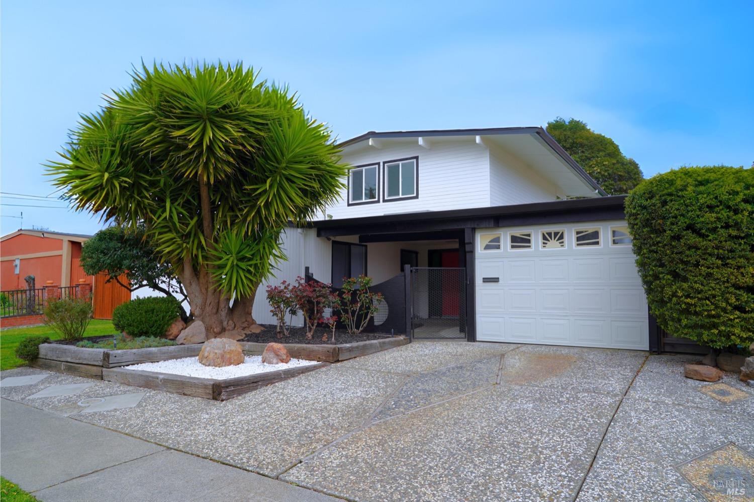 2114 Russell St