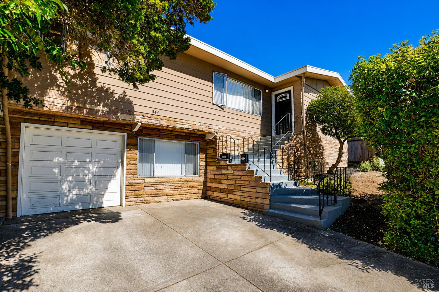 544 N Camino Alto