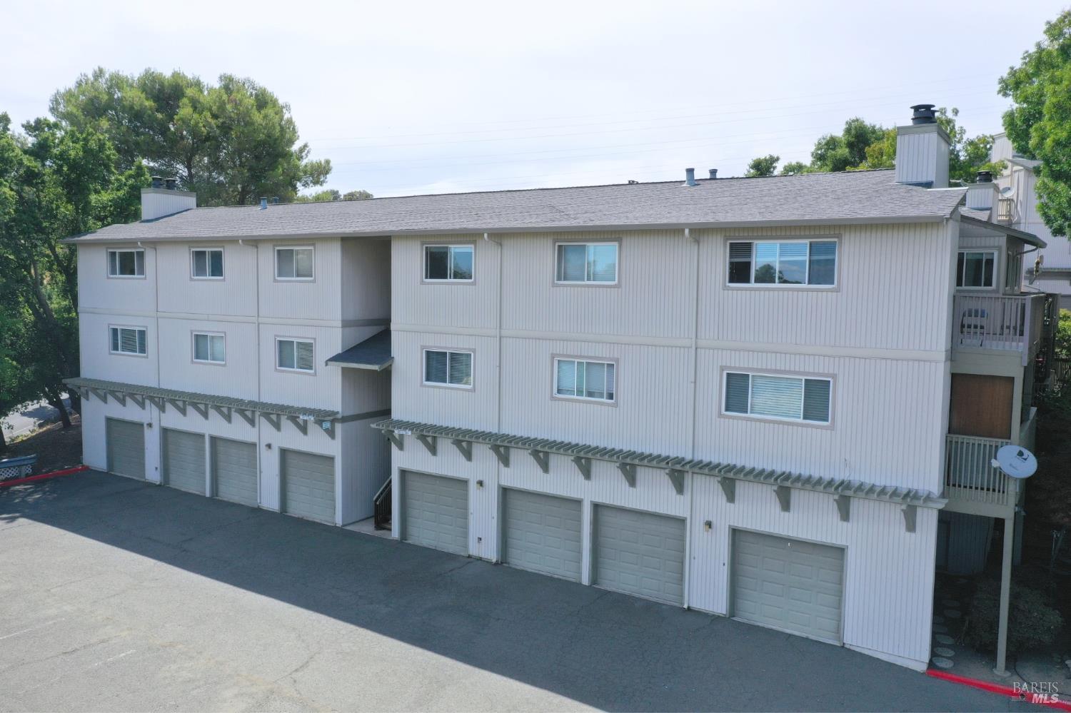 243 Whalebone Court