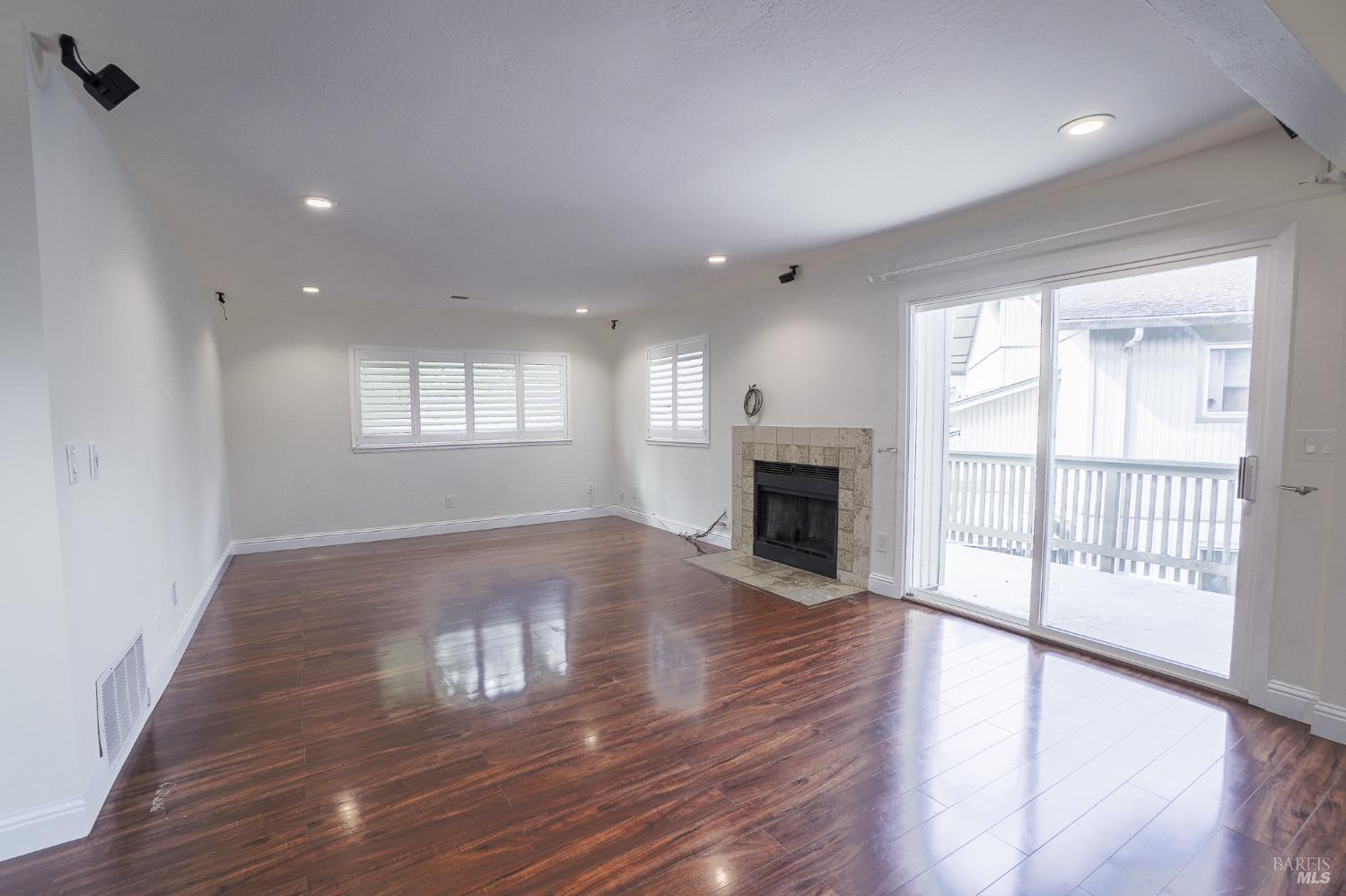 243 Whalebone Court