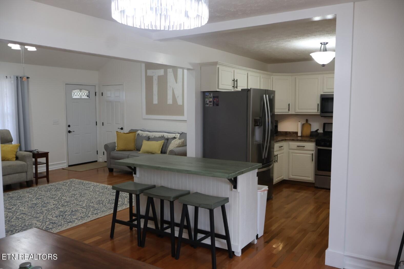 2827 English Hills Drive