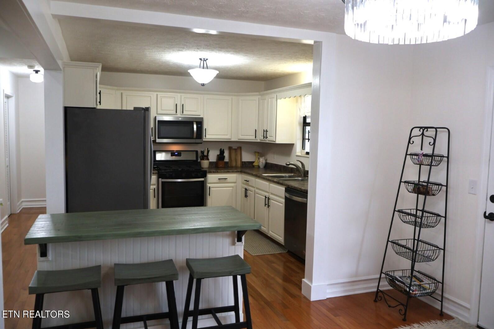 2827 English Hills Drive