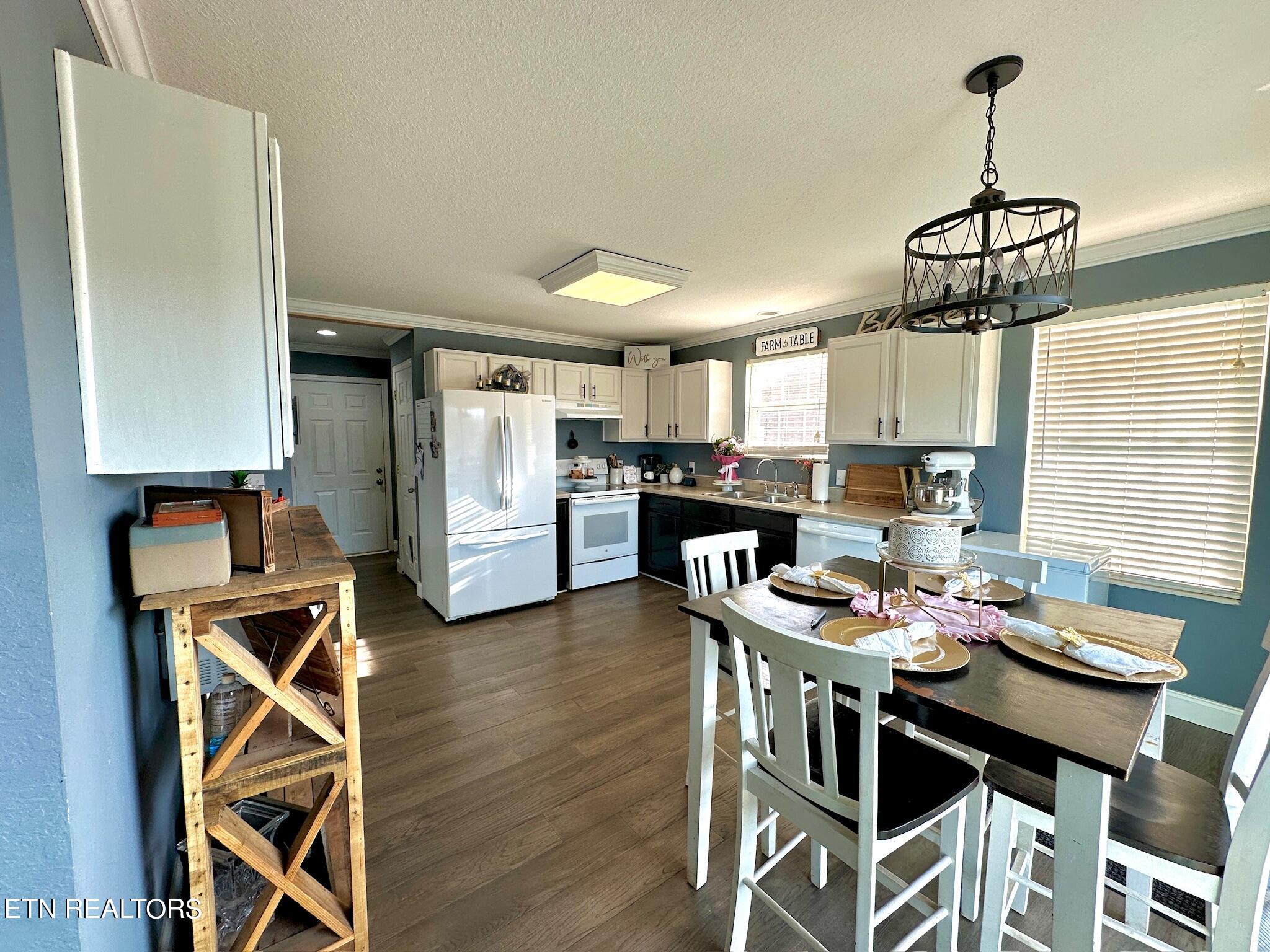 527 Emerts View Circle