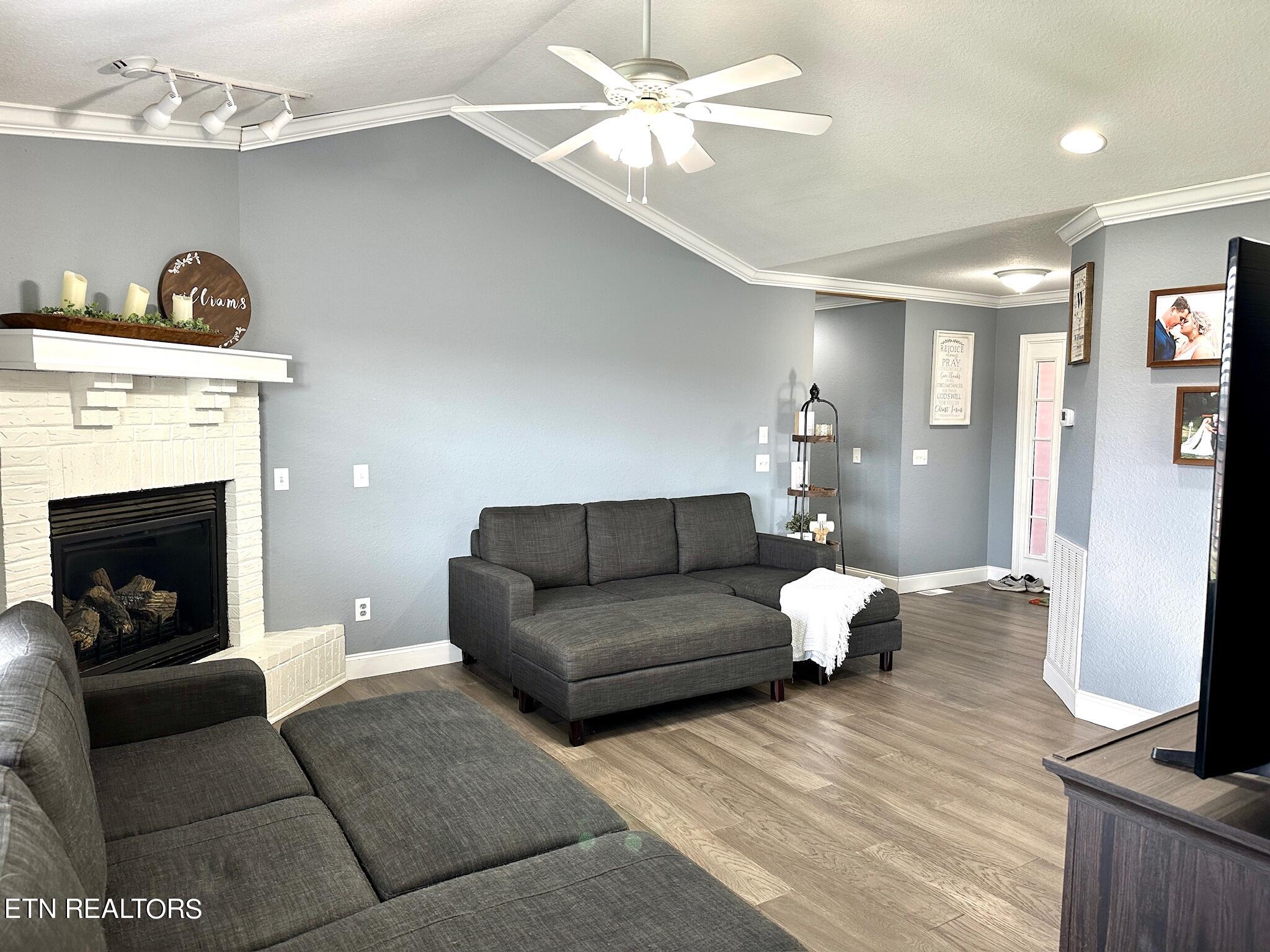 527 Emerts View Circle