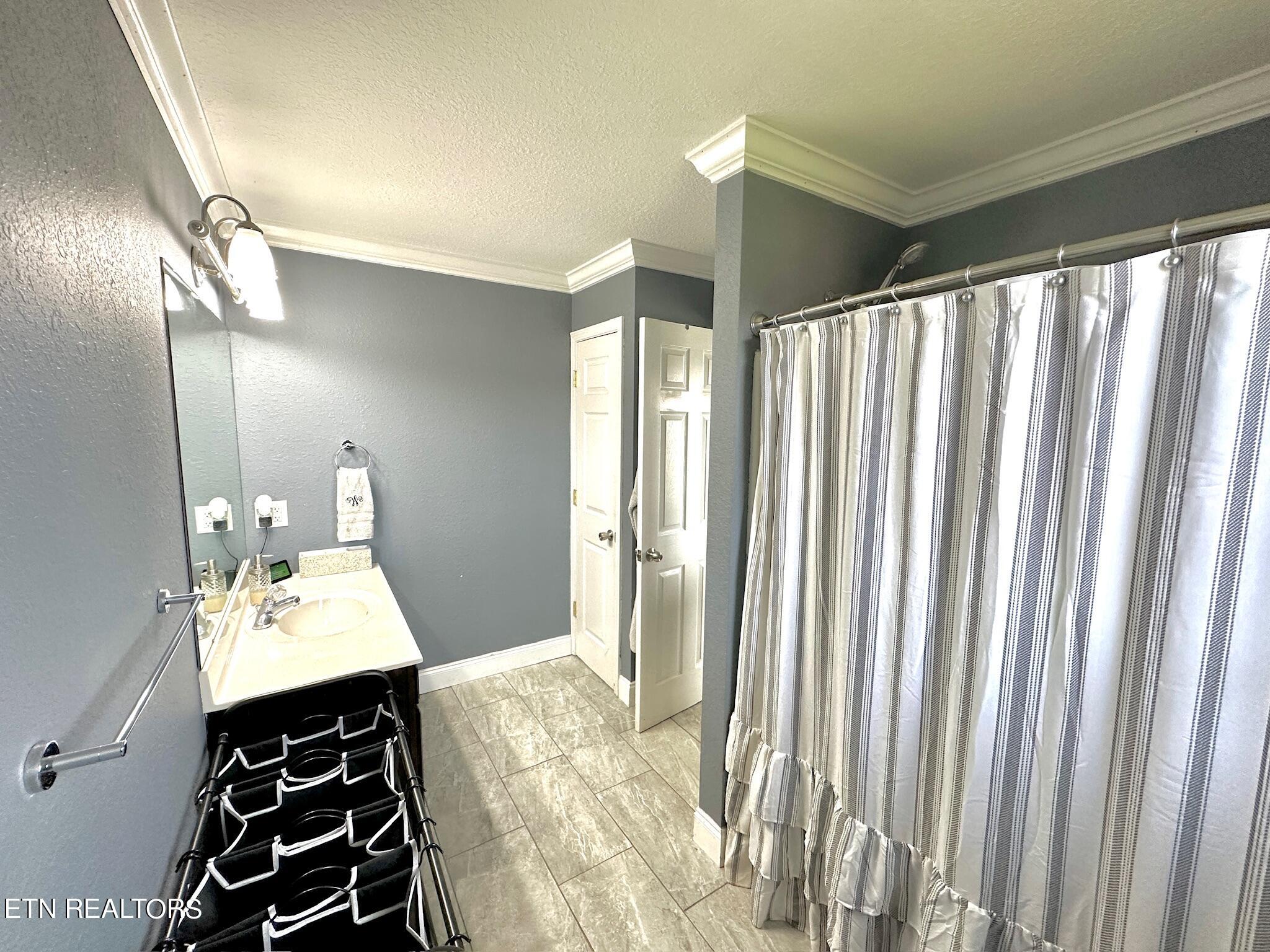 527 Emerts View Circle