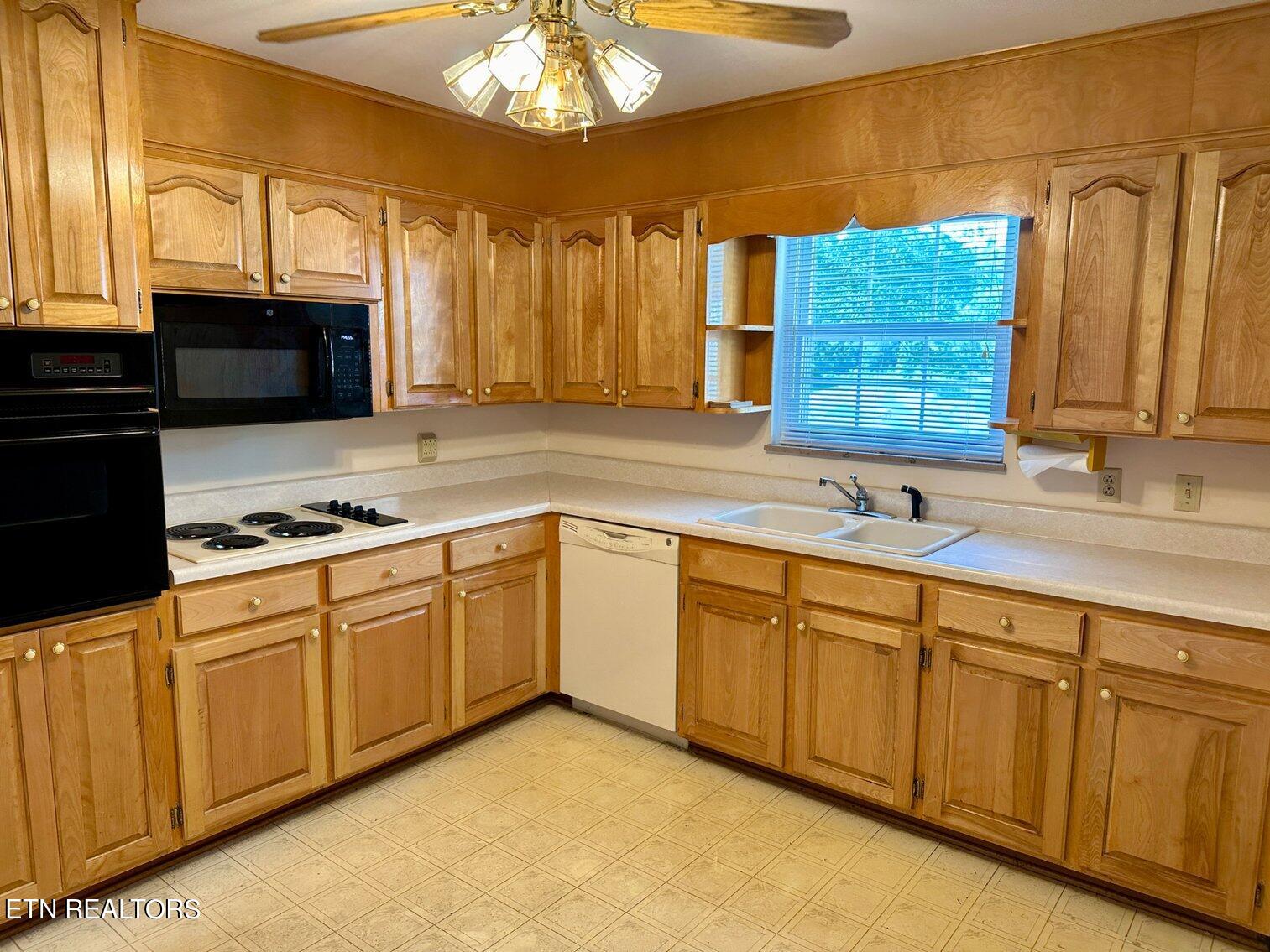 405 Highland View Drive