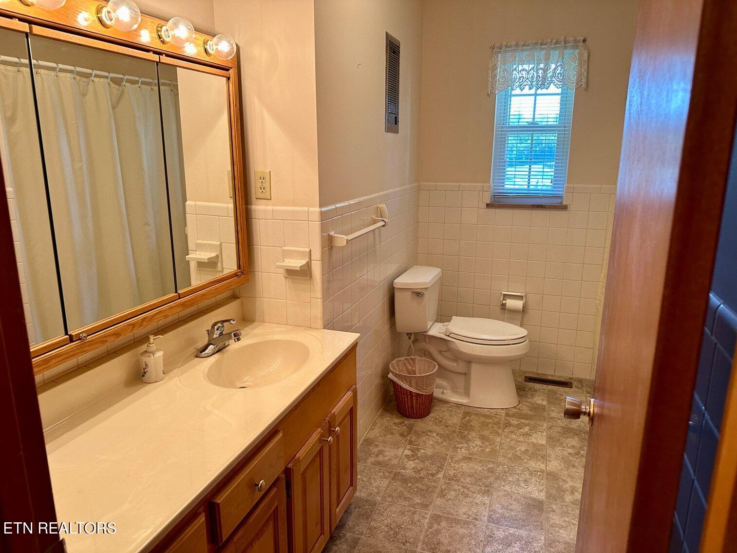 405 Highland View Drive