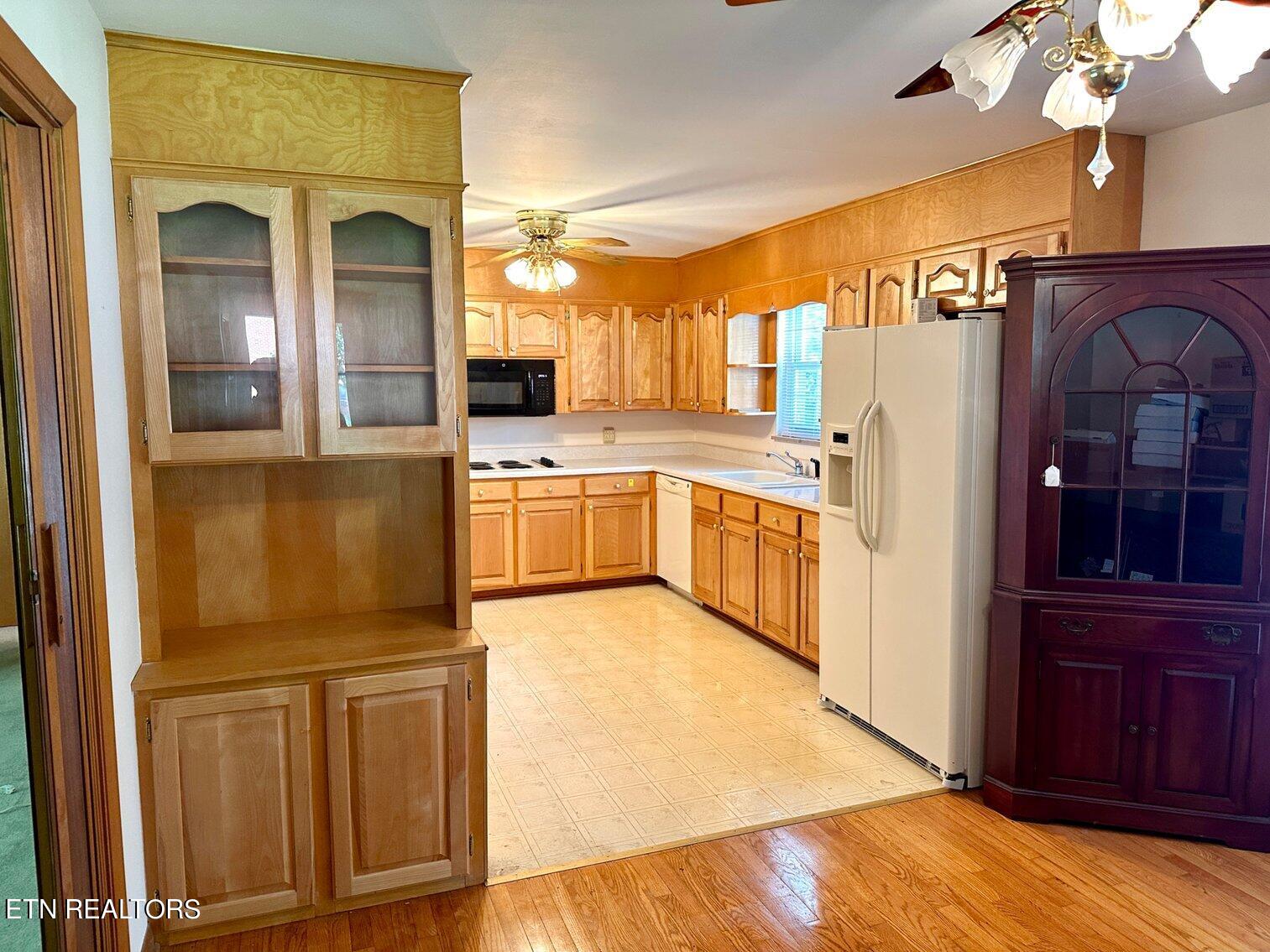 405 Highland View Drive