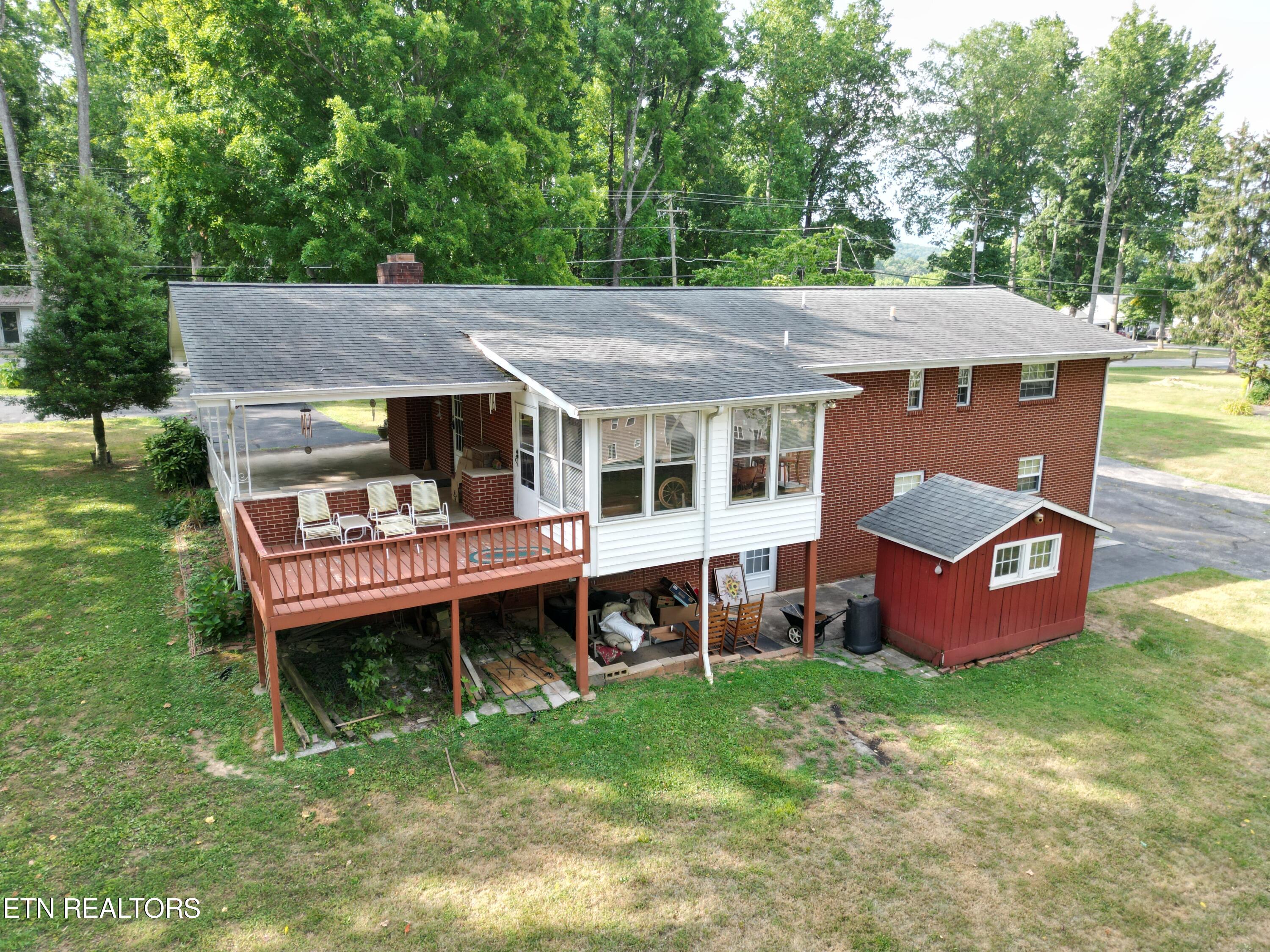 405 Highland View Drive