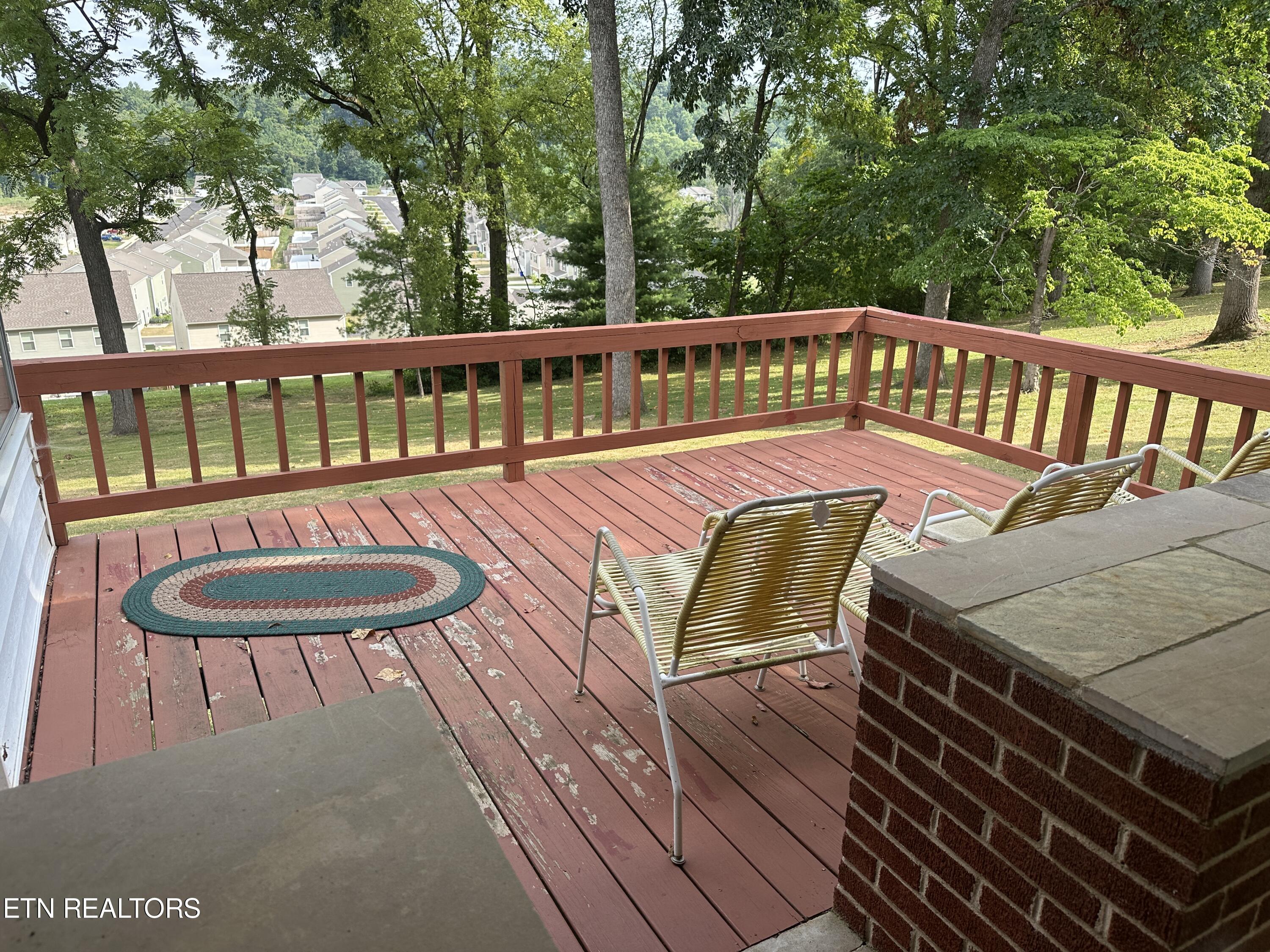 405 Highland View Drive