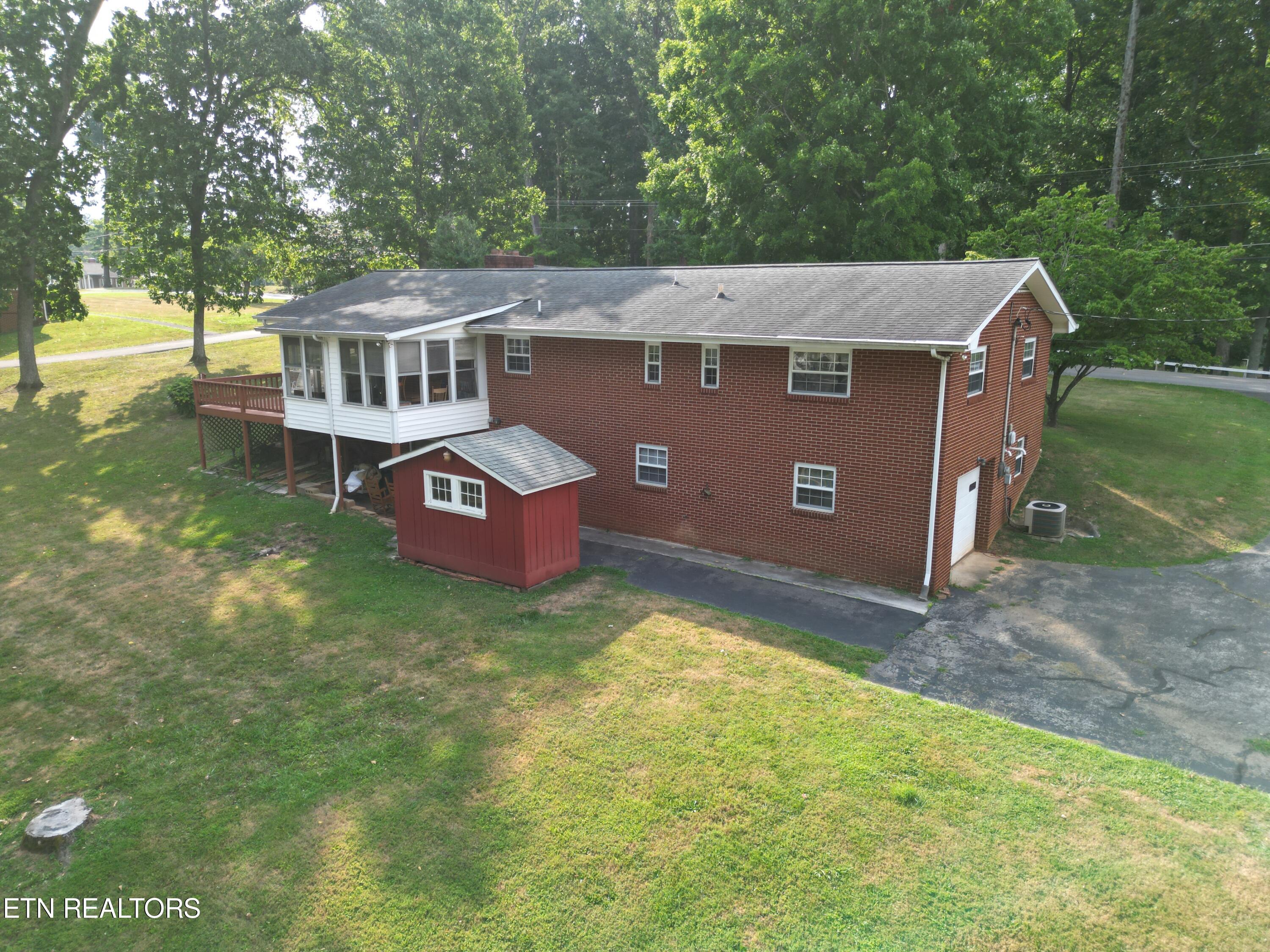 405 Highland View Drive