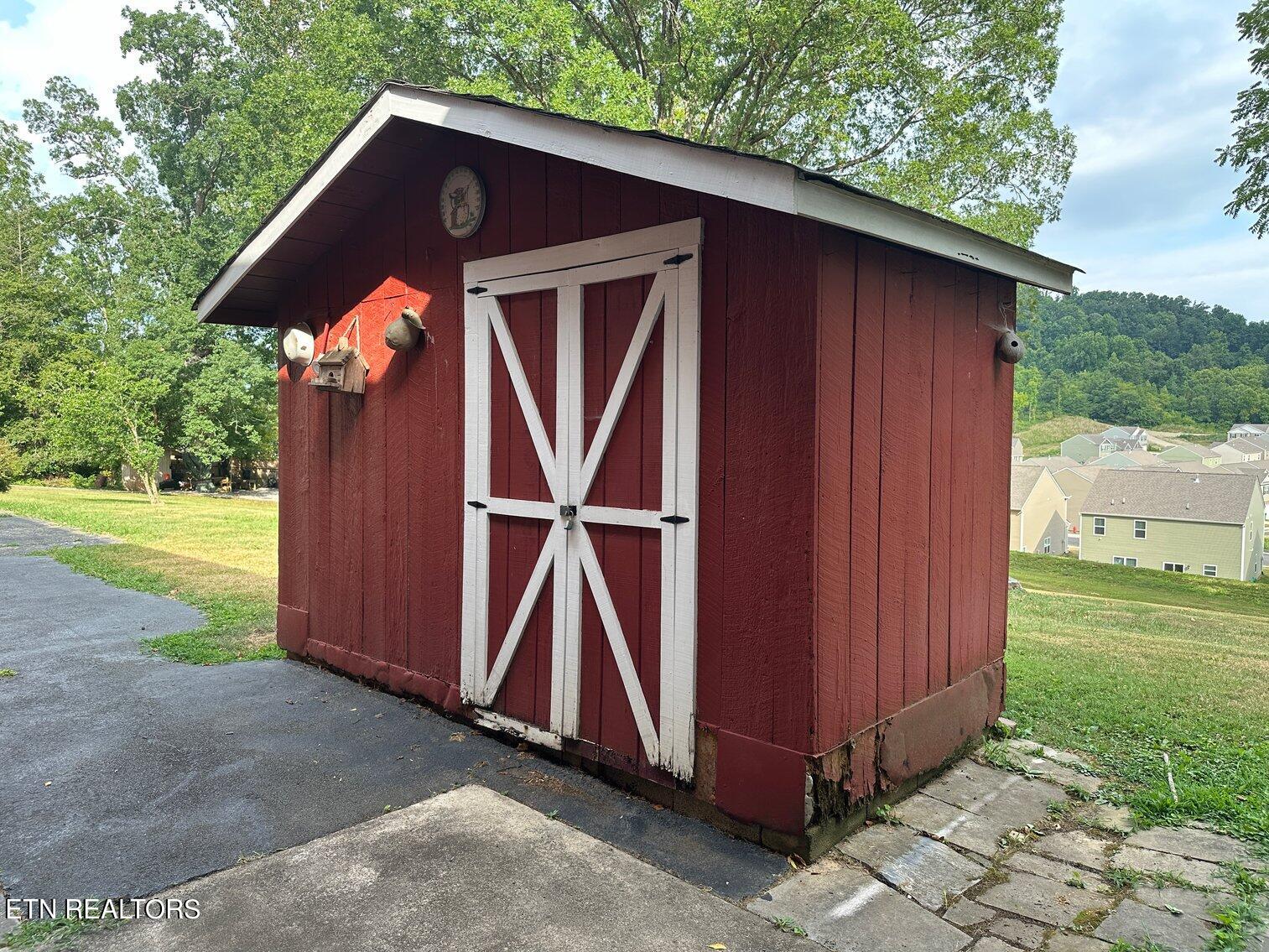 405 Highland View Drive