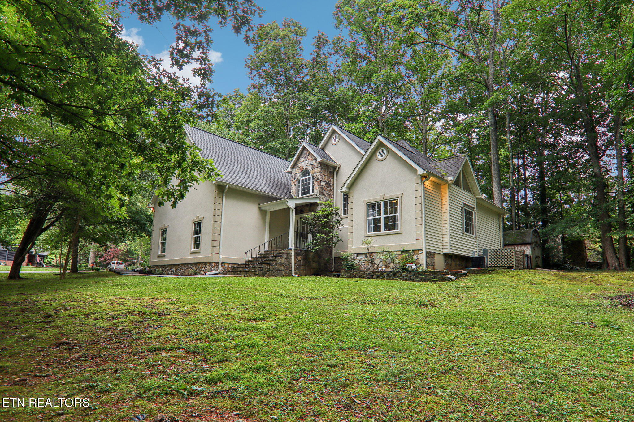 317 Fallen Oak Circle