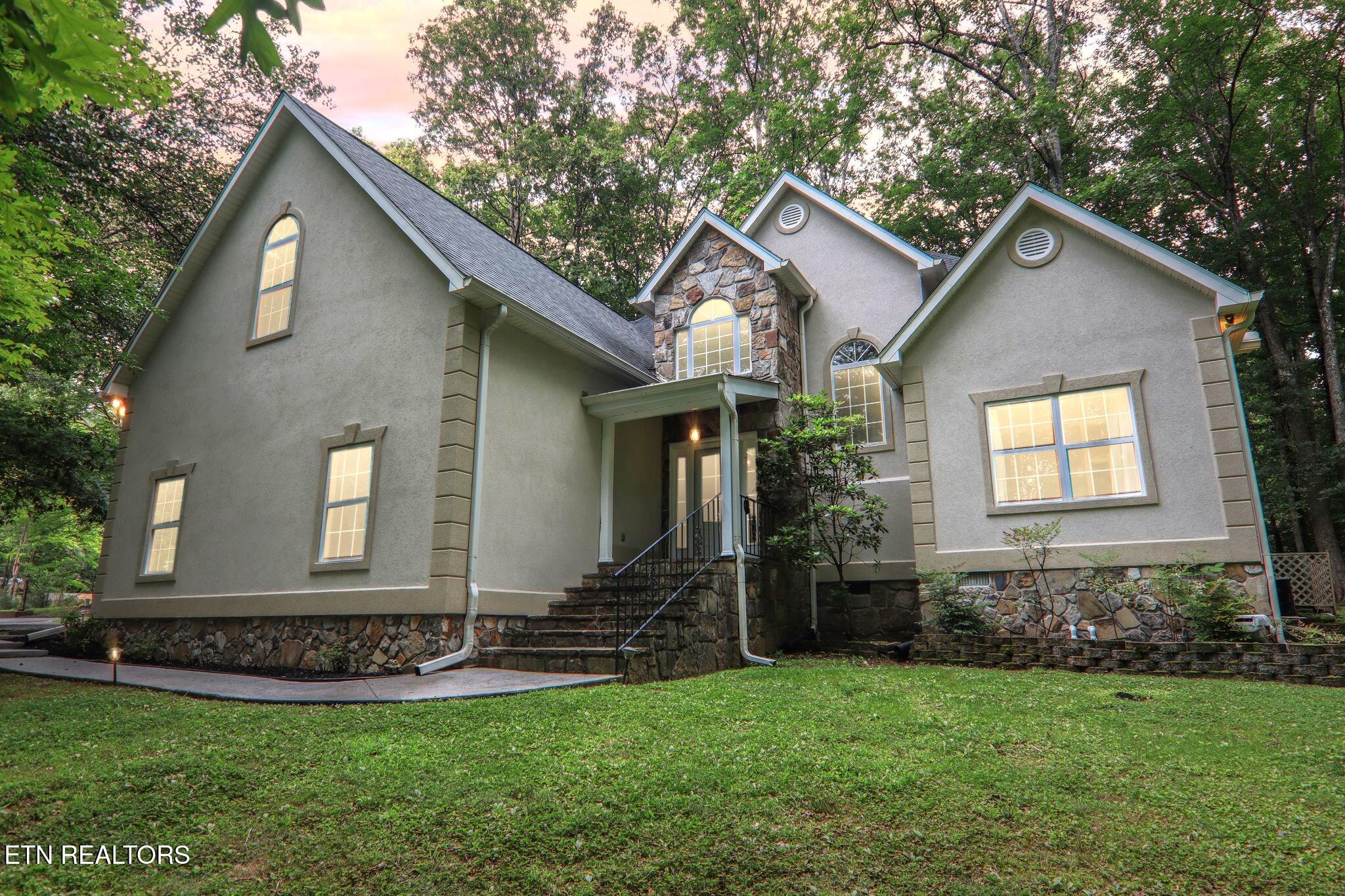 317 Fallen Oak Circle