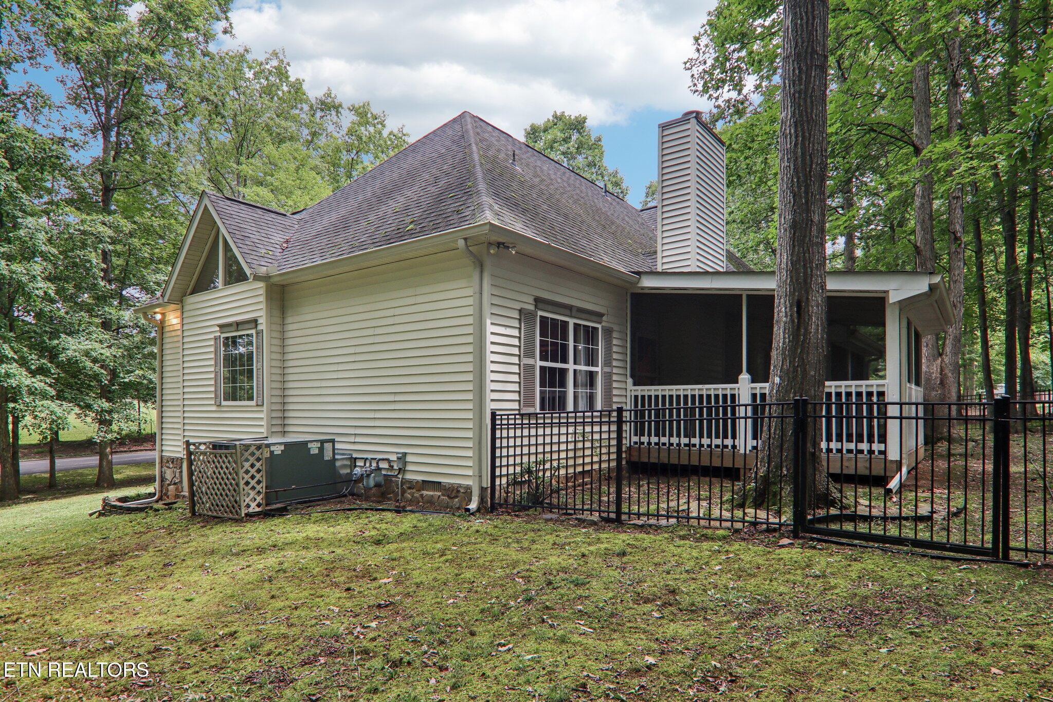 317 Fallen Oak Circle