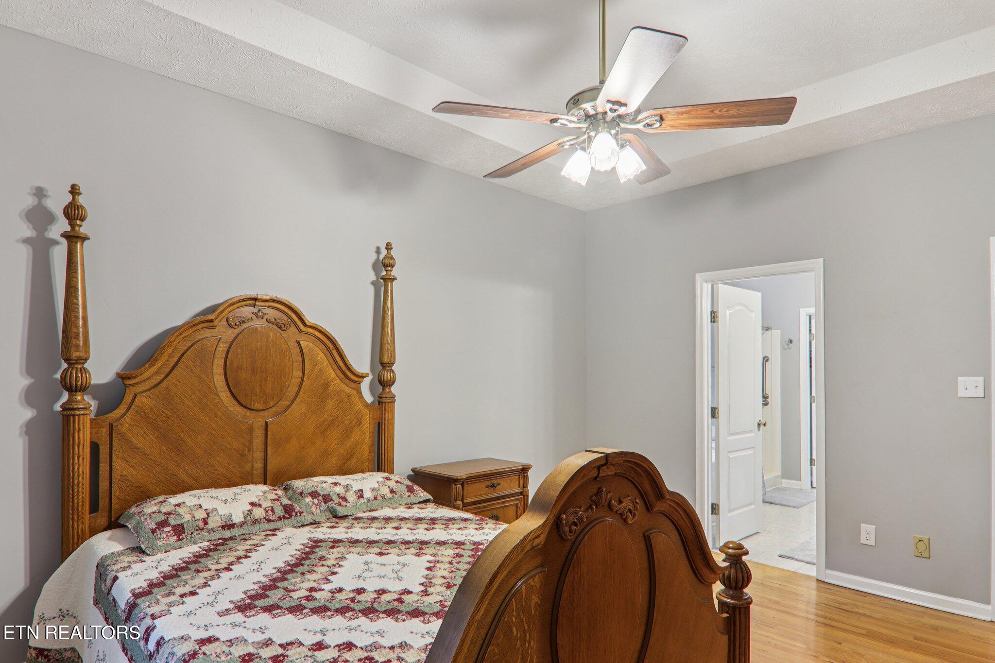 317 Fallen Oak Circle