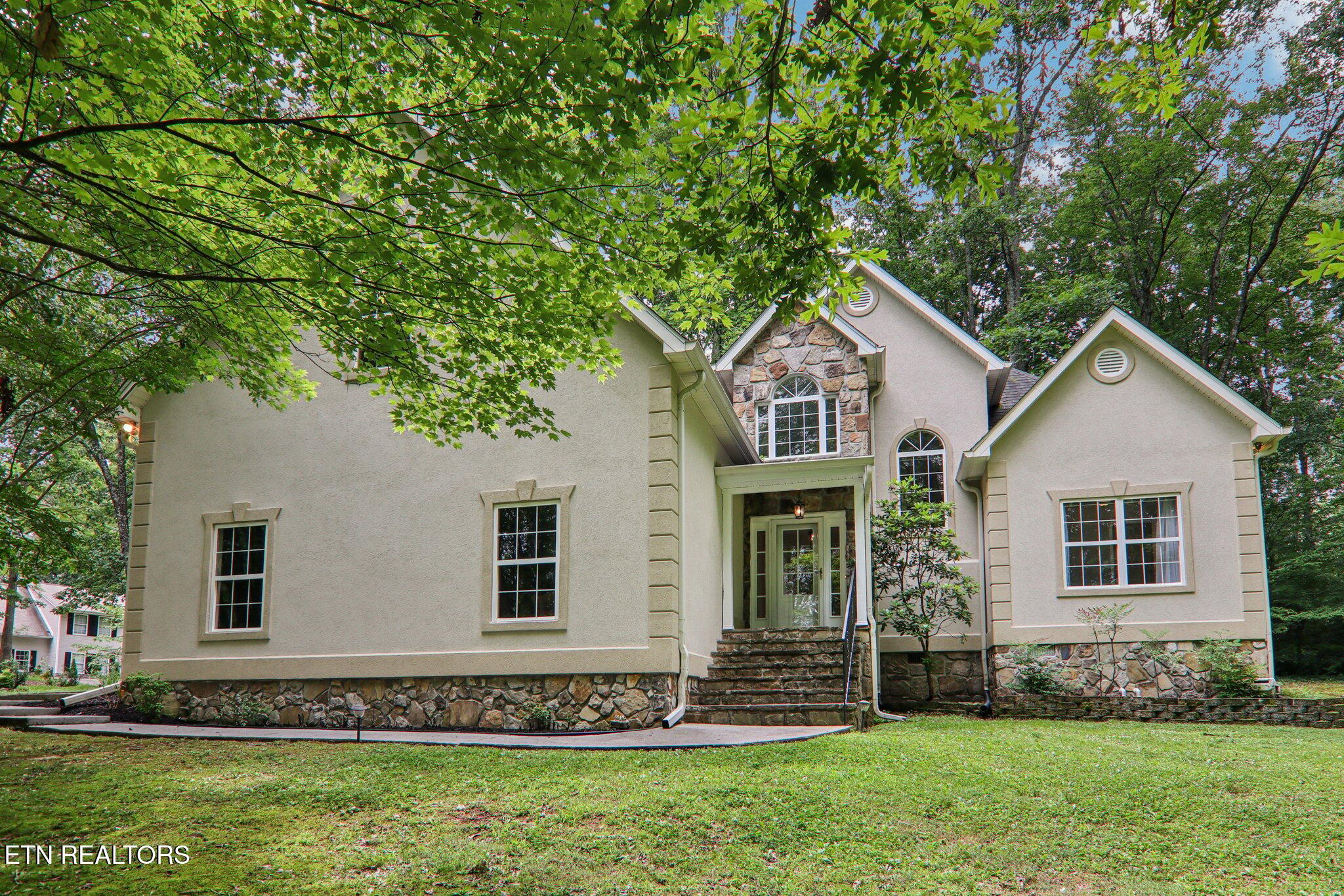 317 Fallen Oak Circle