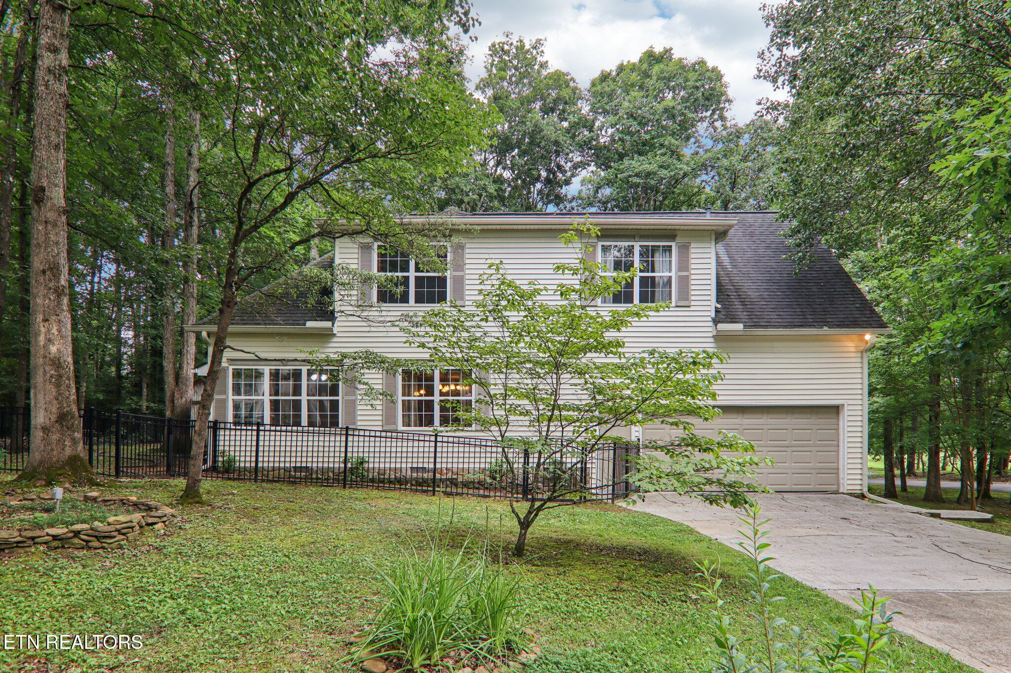 317 Fallen Oak Circle