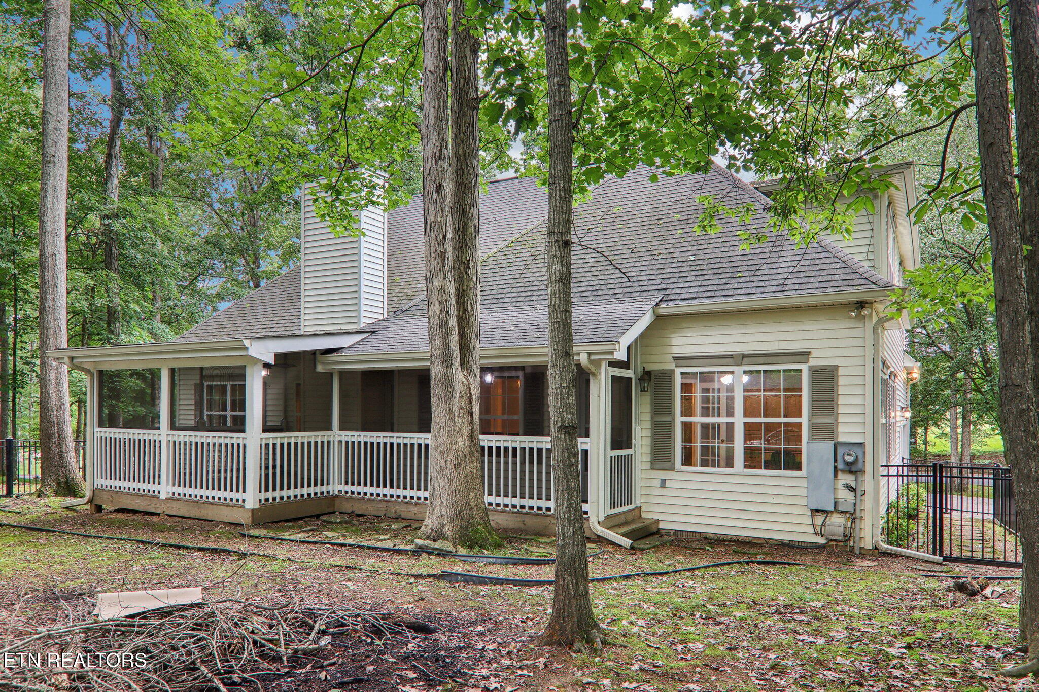 317 Fallen Oak Circle