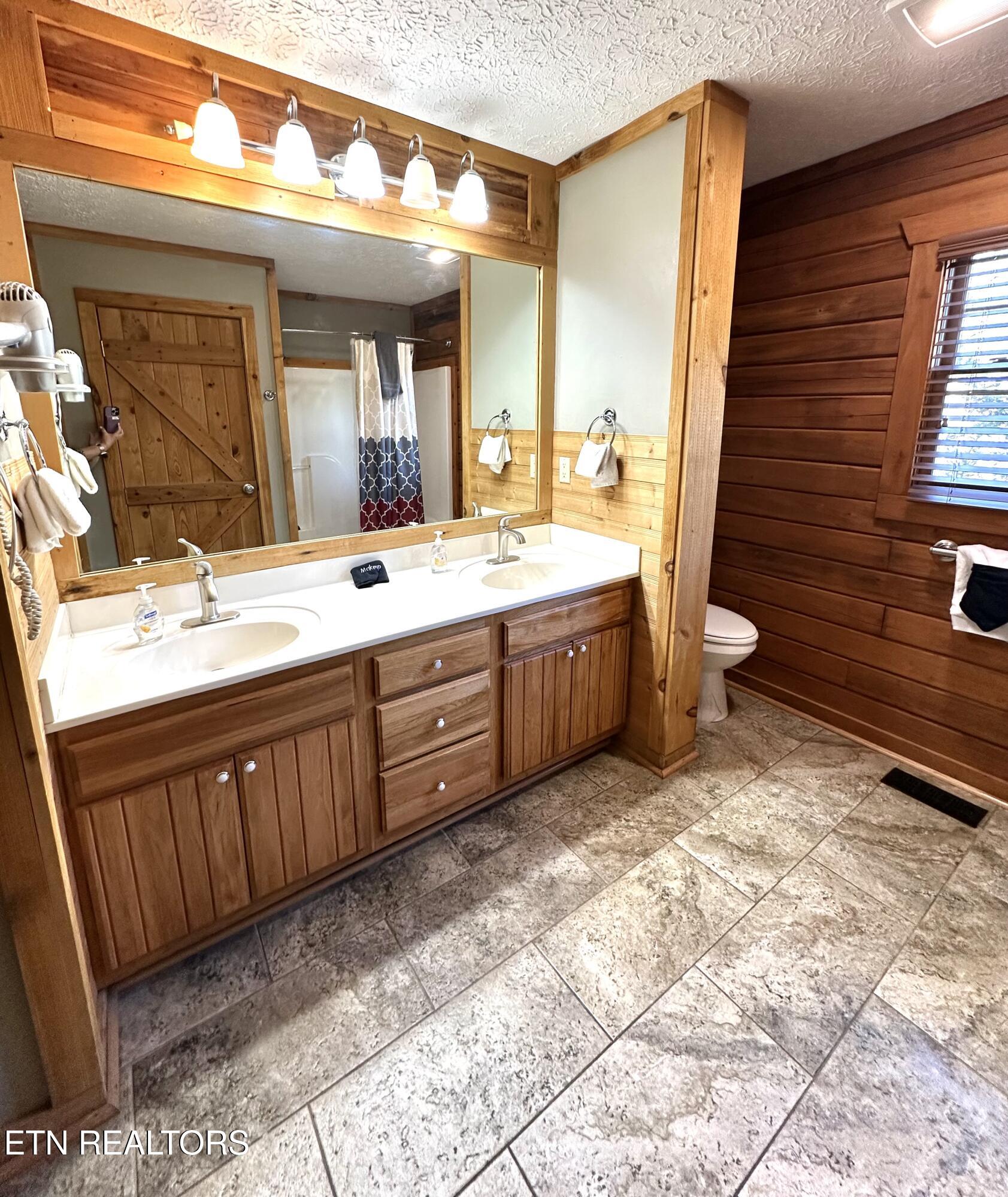 210 S Smoky Mountain Way