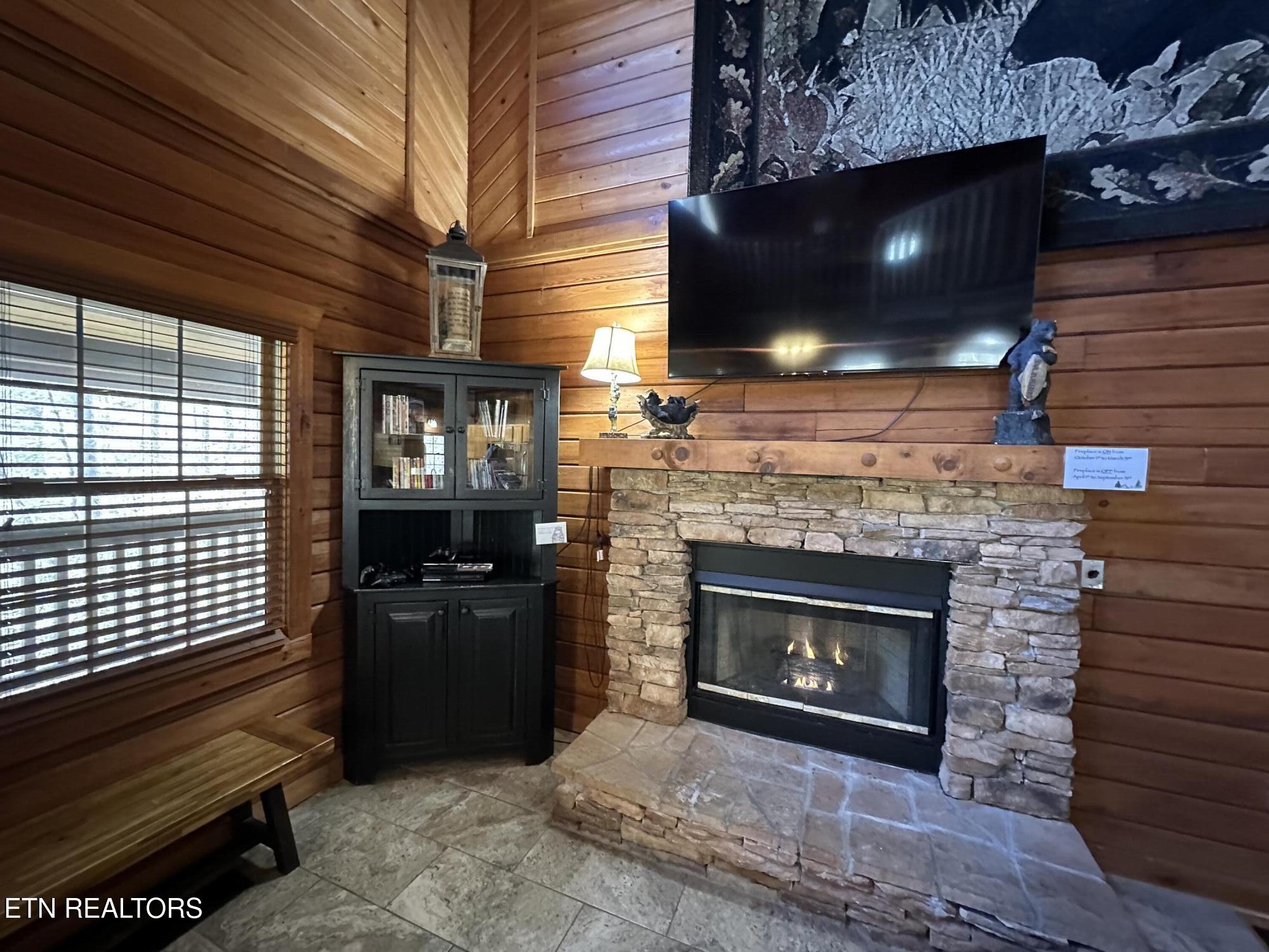 210 S Smoky Mountain Way