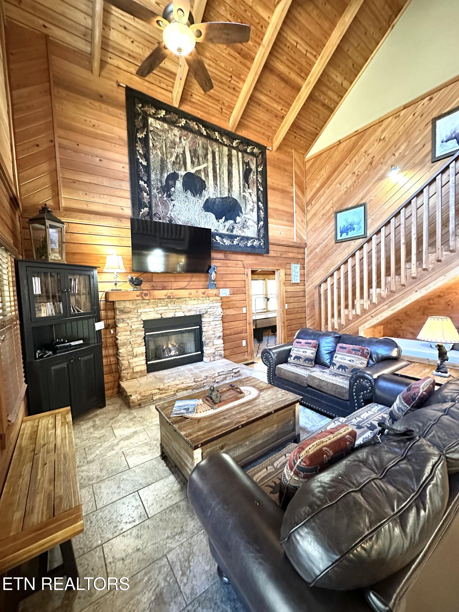 210 S Smoky Mountain Way