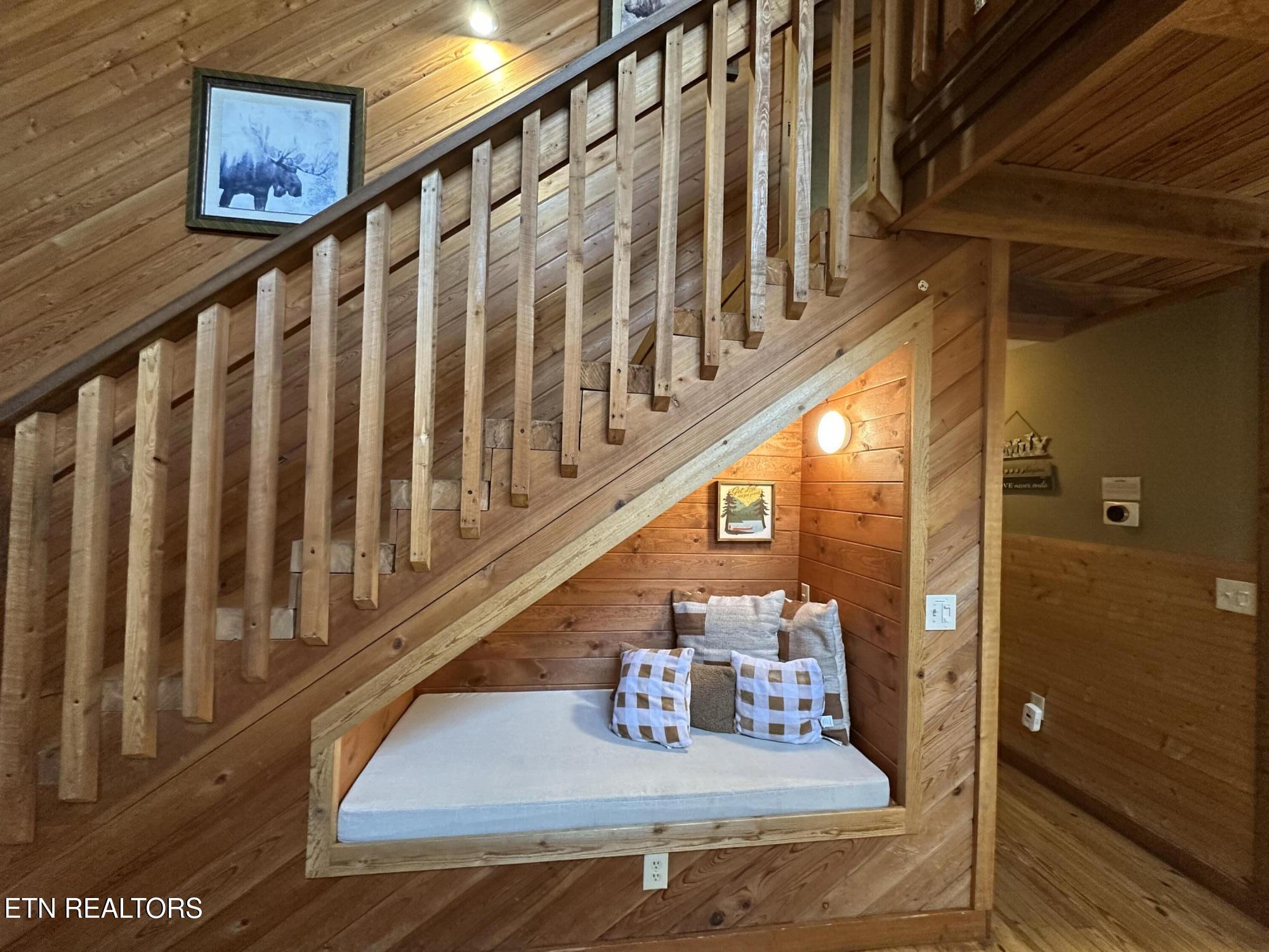 210 S Smoky Mountain Way