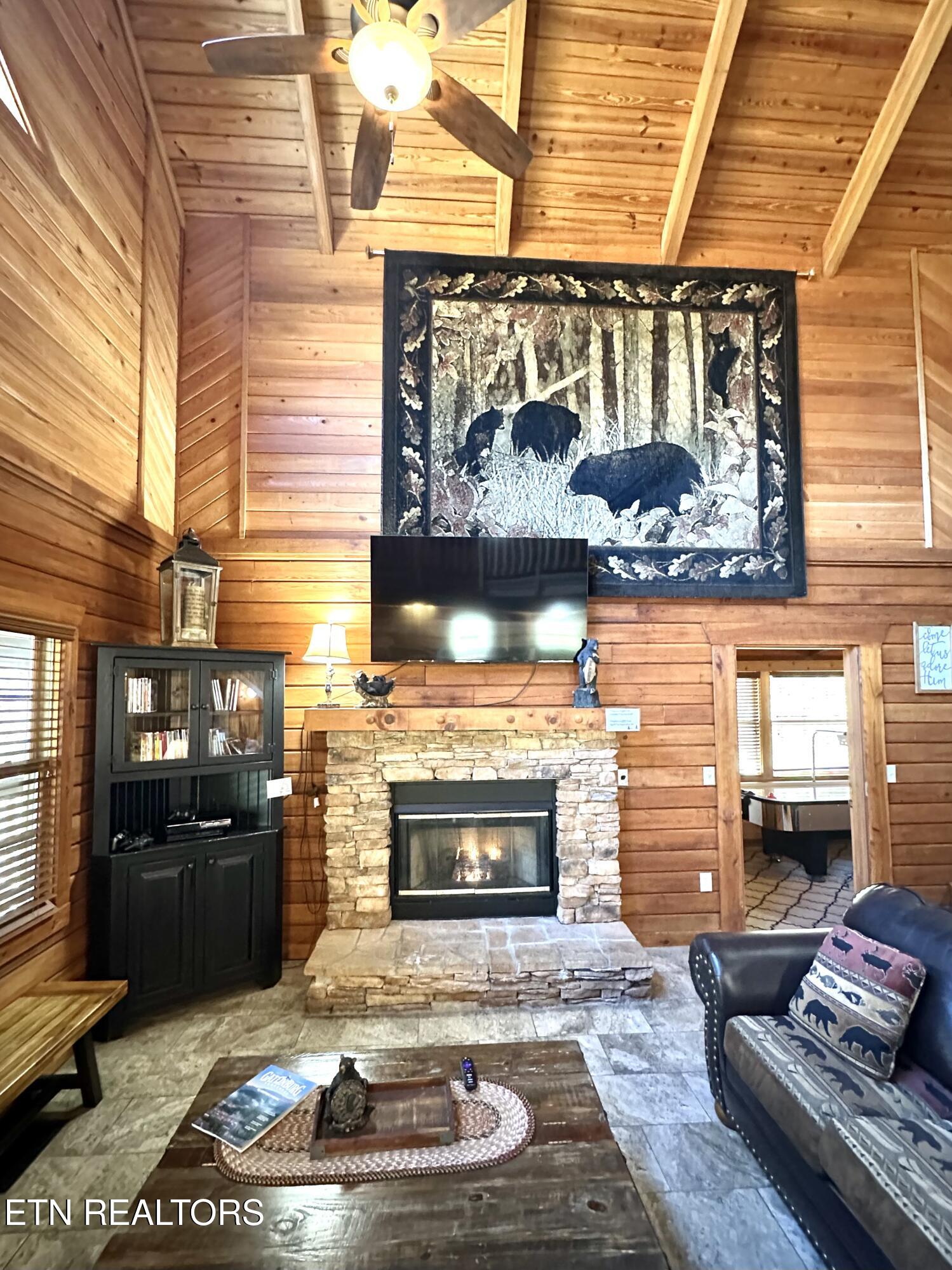 210 S Smoky Mountain Way