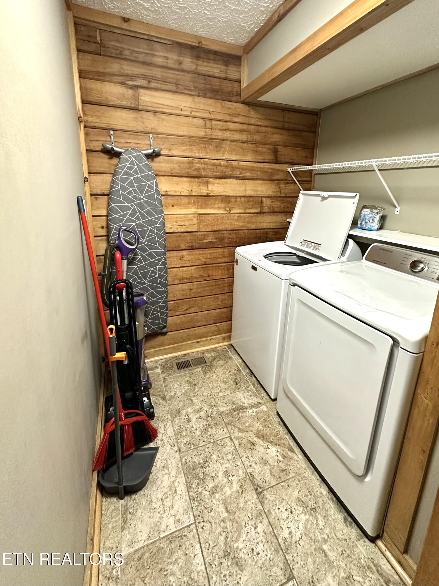 210 S Smoky Mountain Way