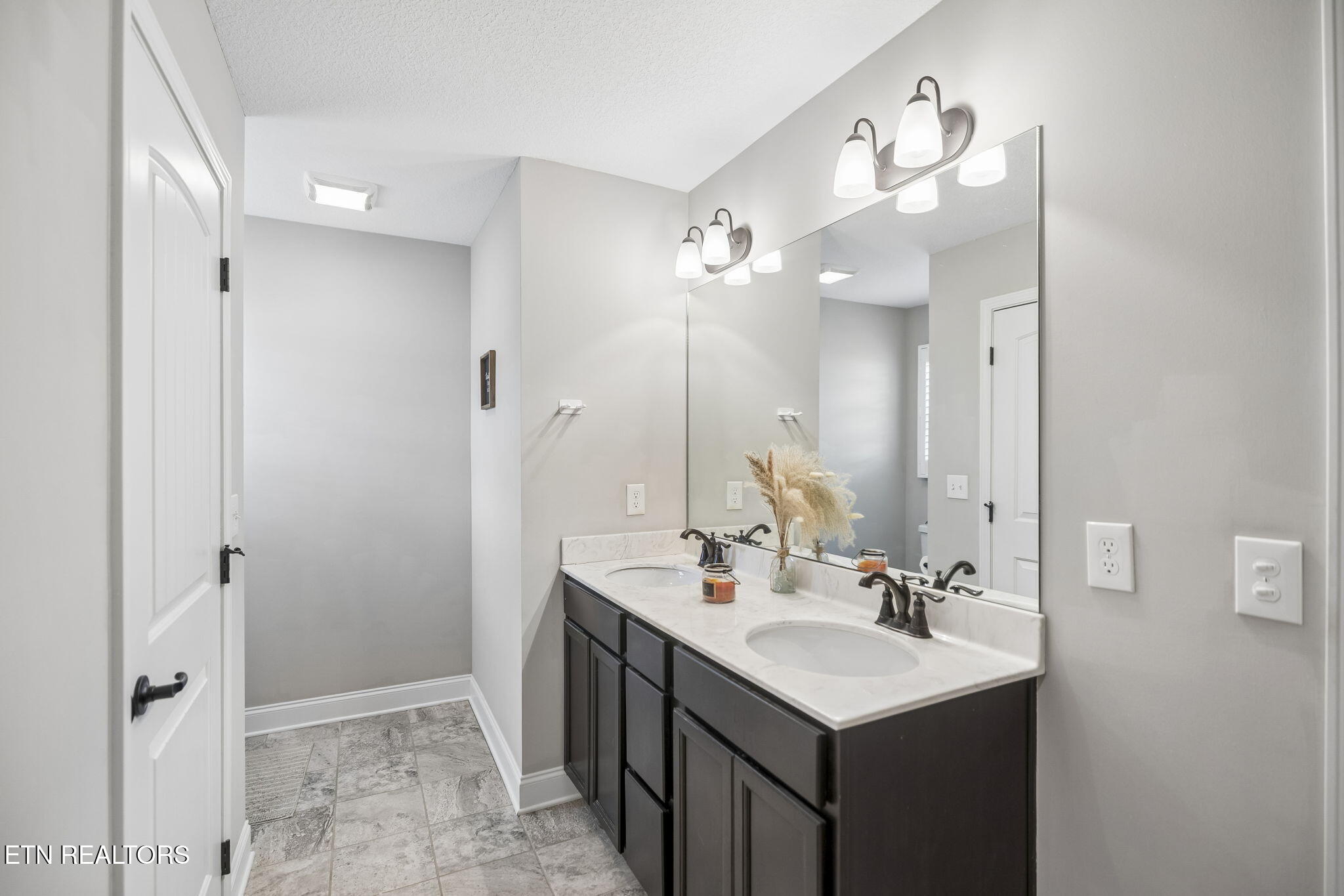 3106 Starling Drive