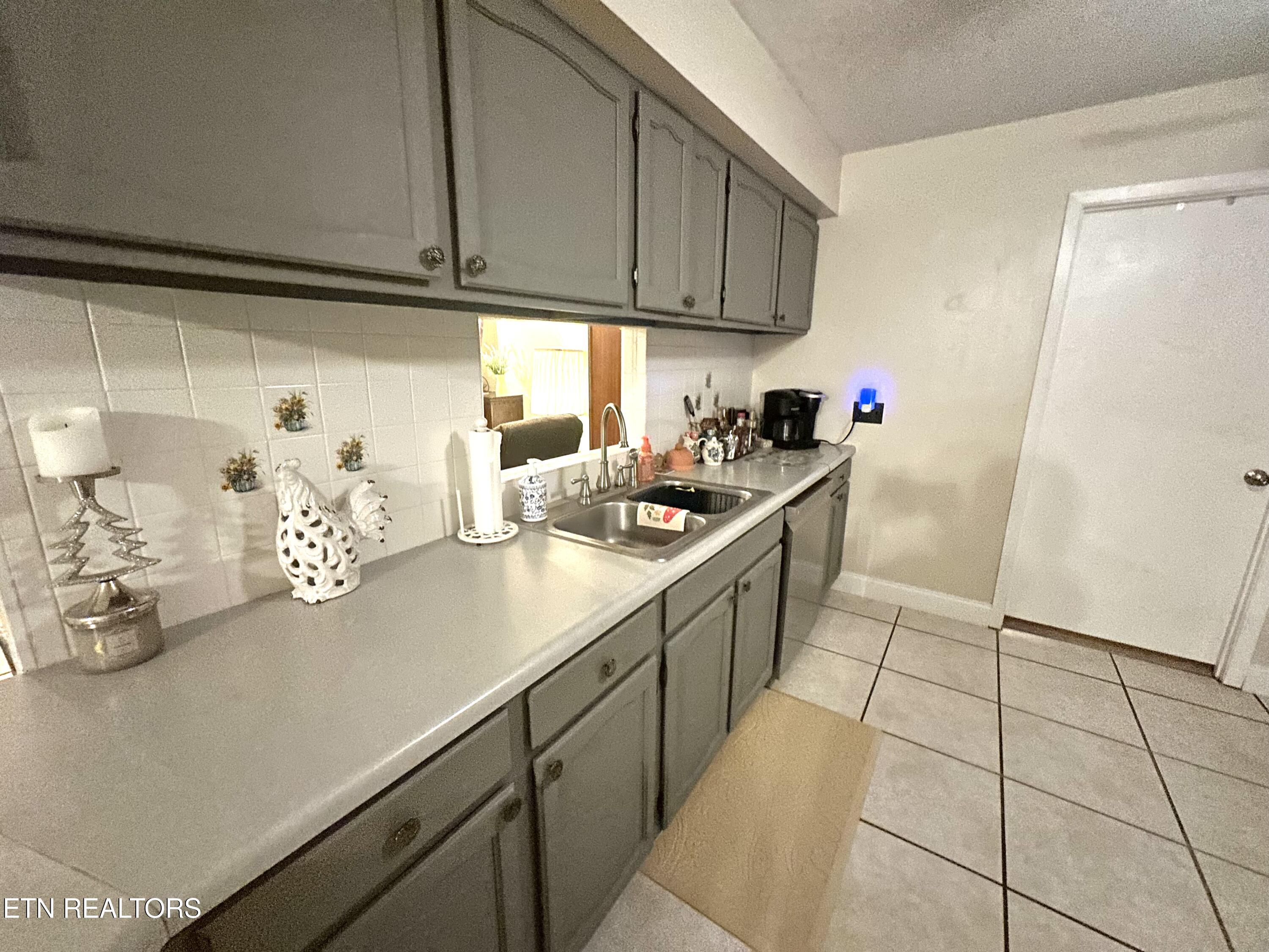 1017 Valley View Circle