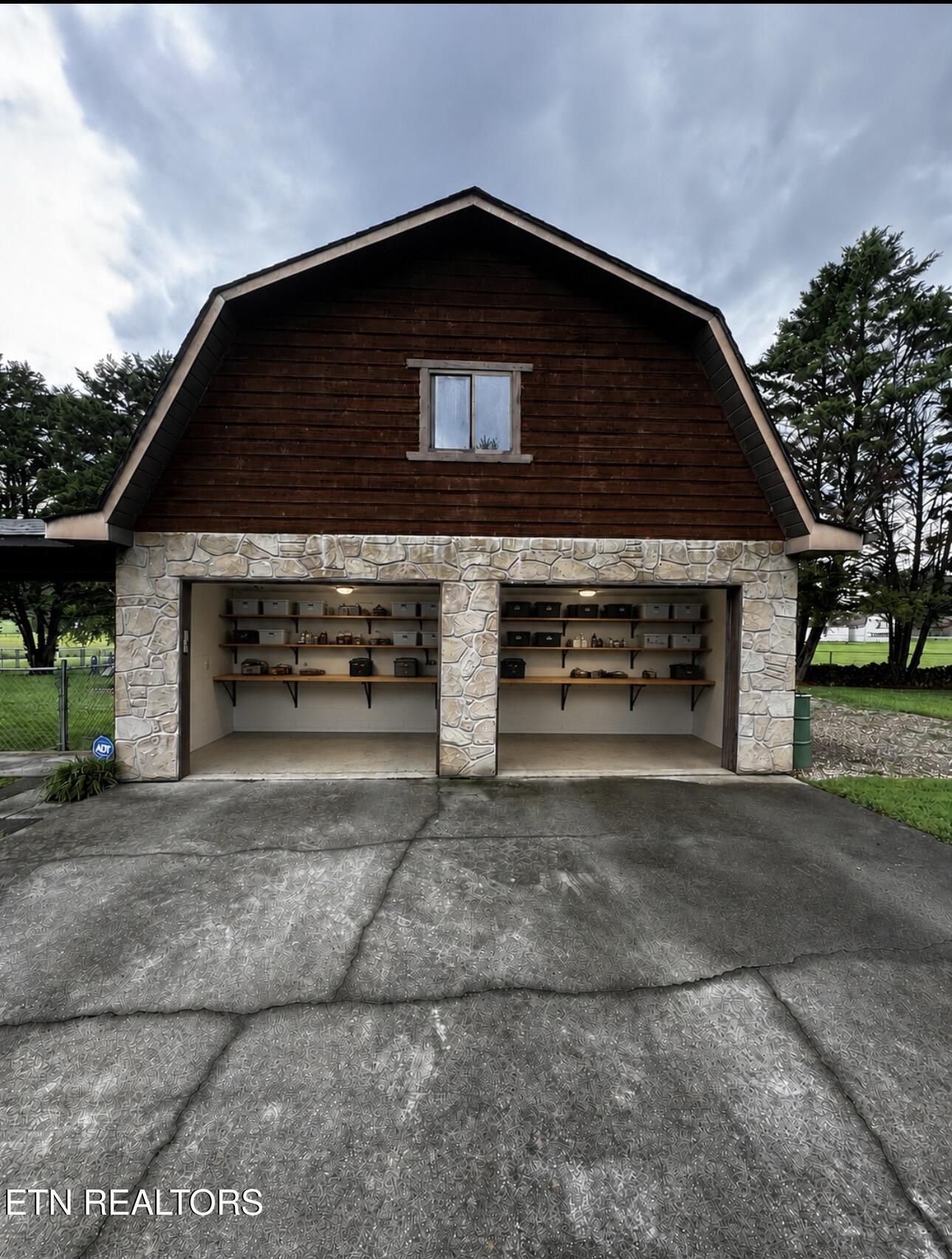 1017 Valley View Circle
