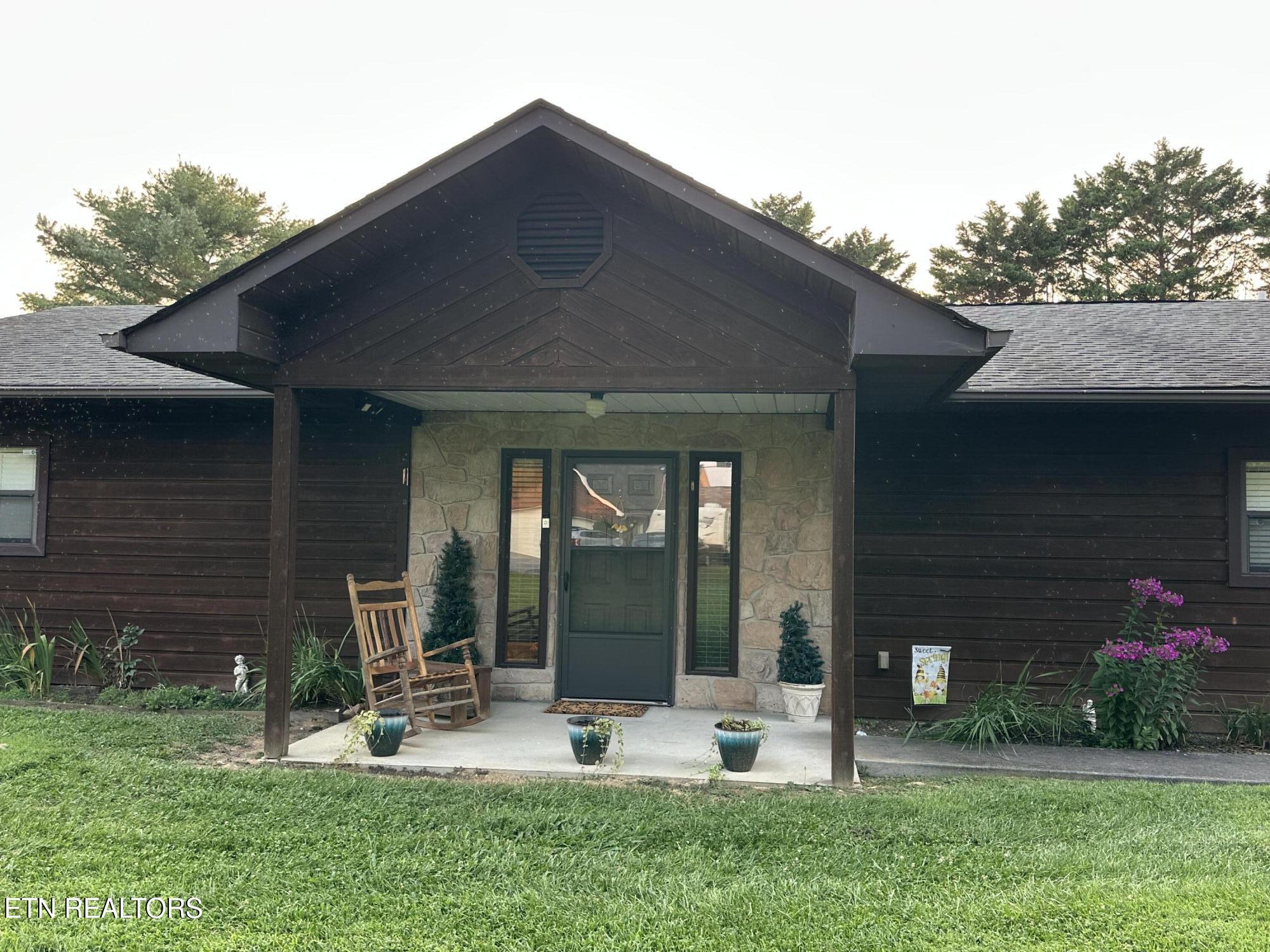 1017 Valley View Circle