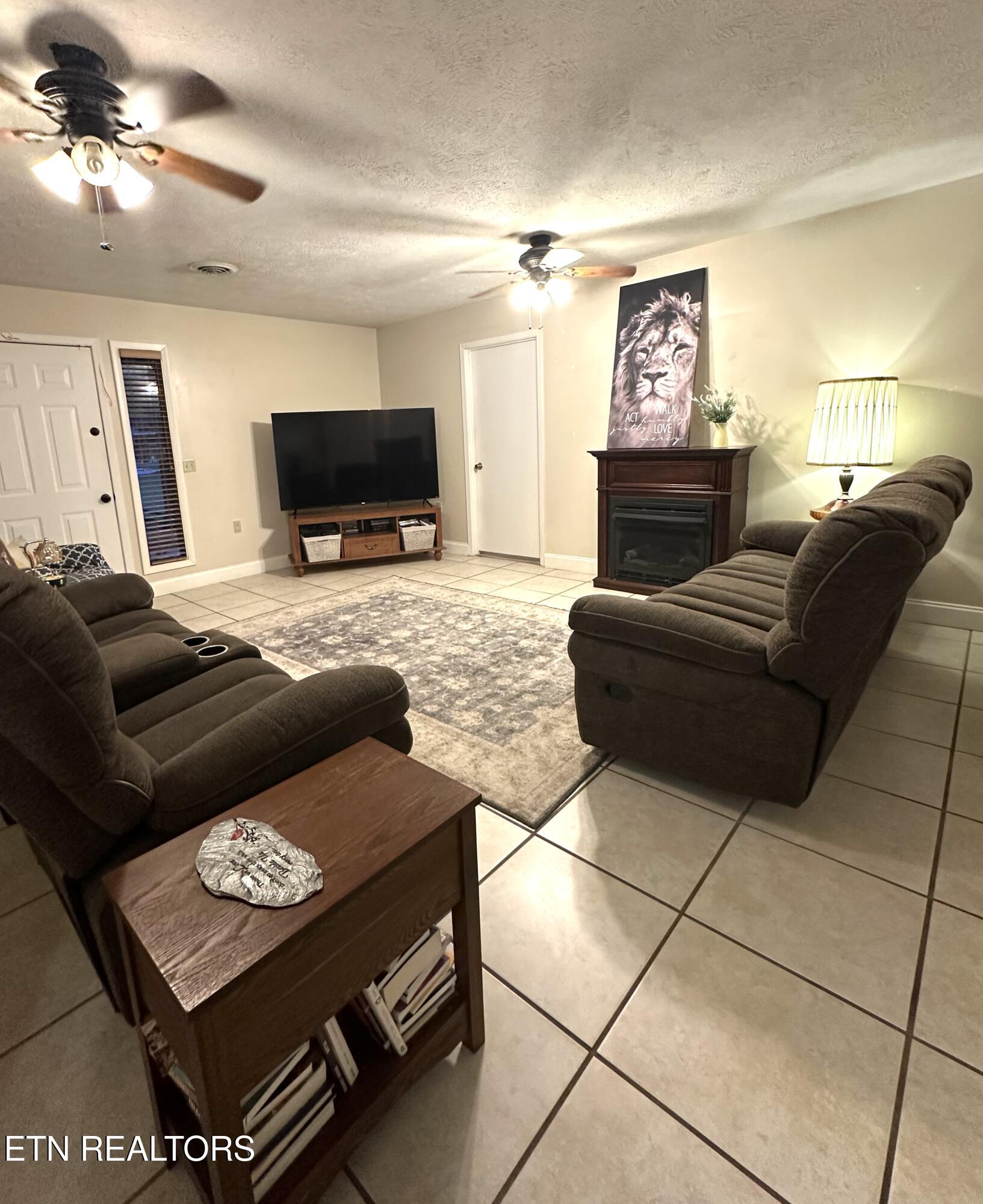 1017 Valley View Circle