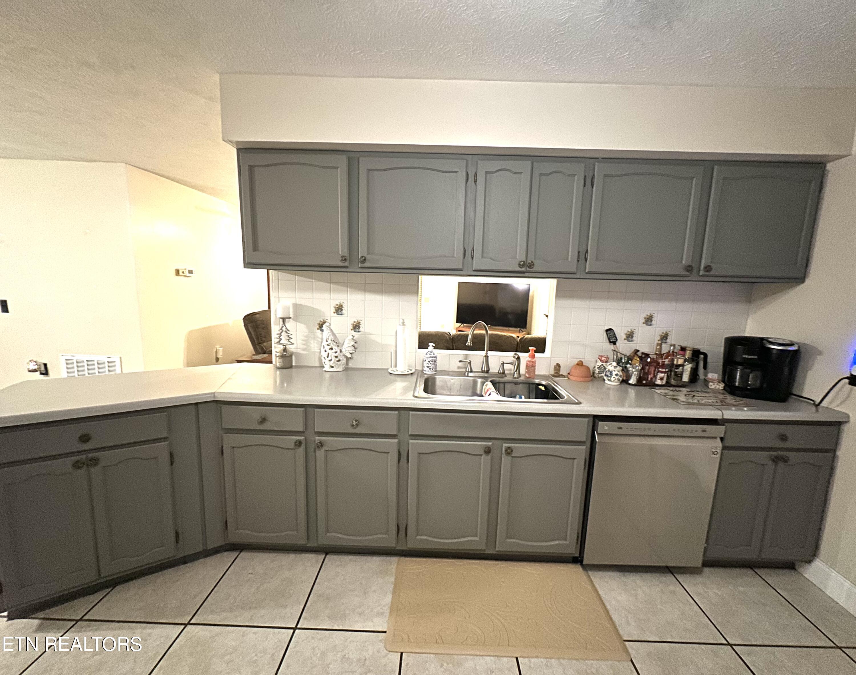 1017 Valley View Circle