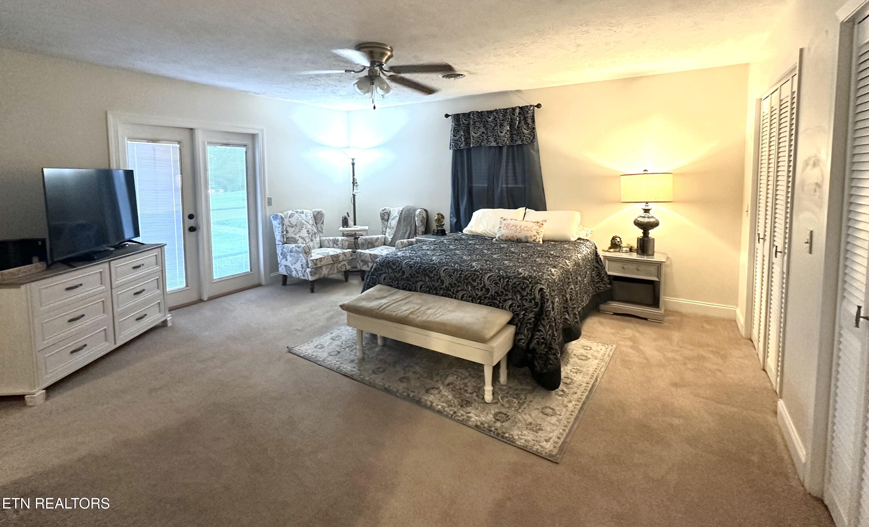1017 Valley View Circle