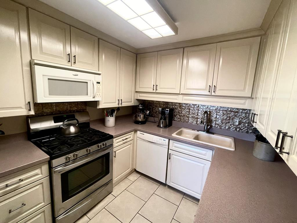 4814 Laurelwood Road Road