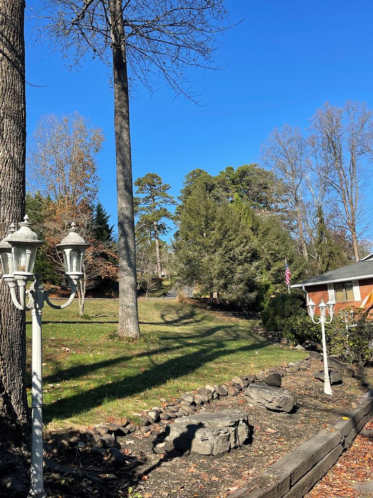 4814 Laurelwood Road Road