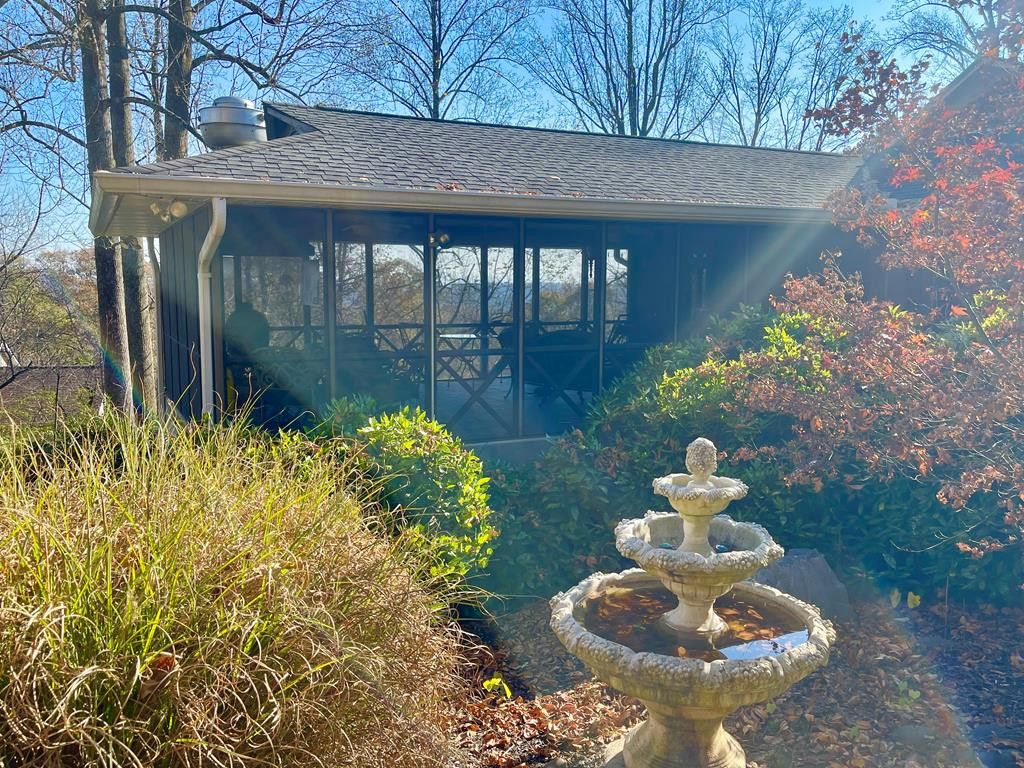 4814 Laurelwood Road Road