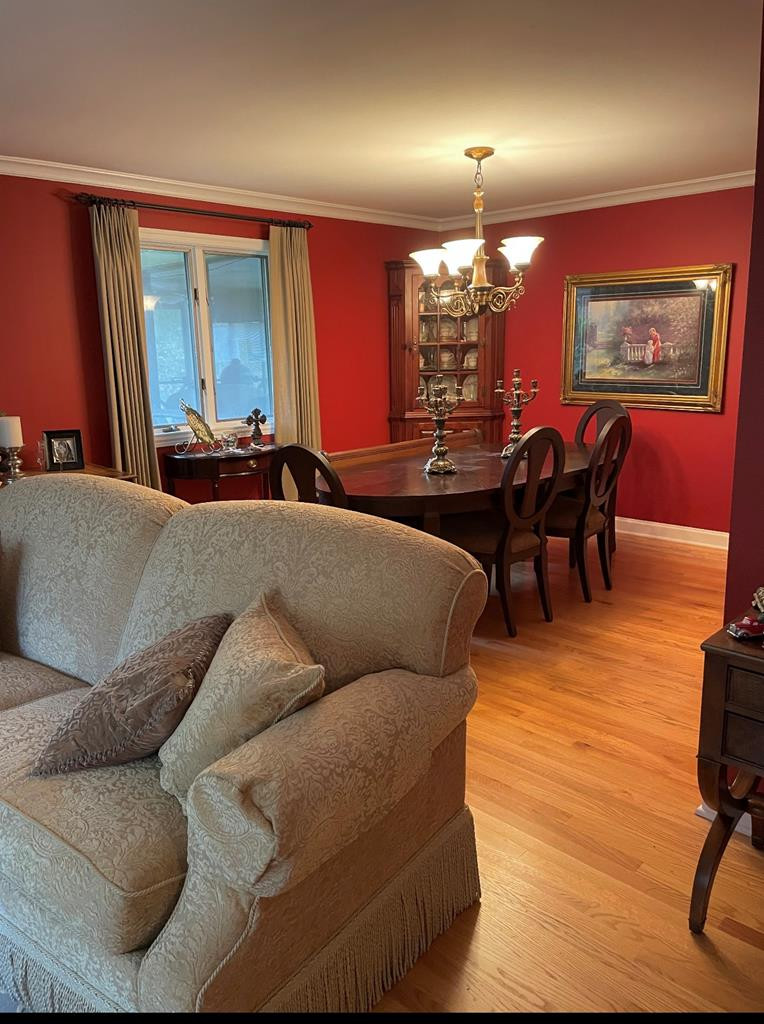 4814 Laurelwood Road Road