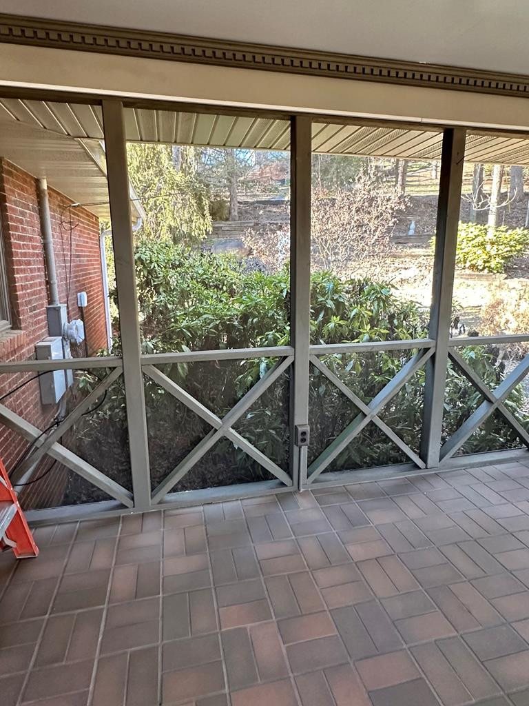 4814 Laurelwood Road Road