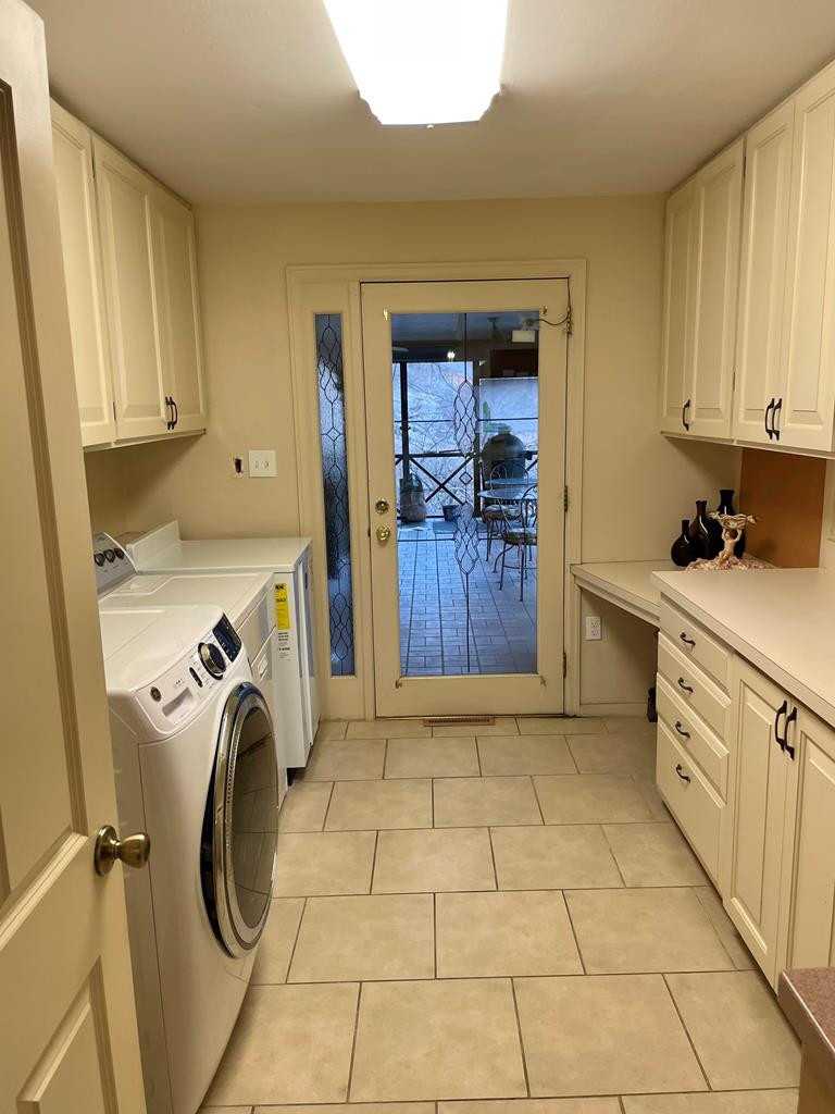 4814 Laurelwood Road Road